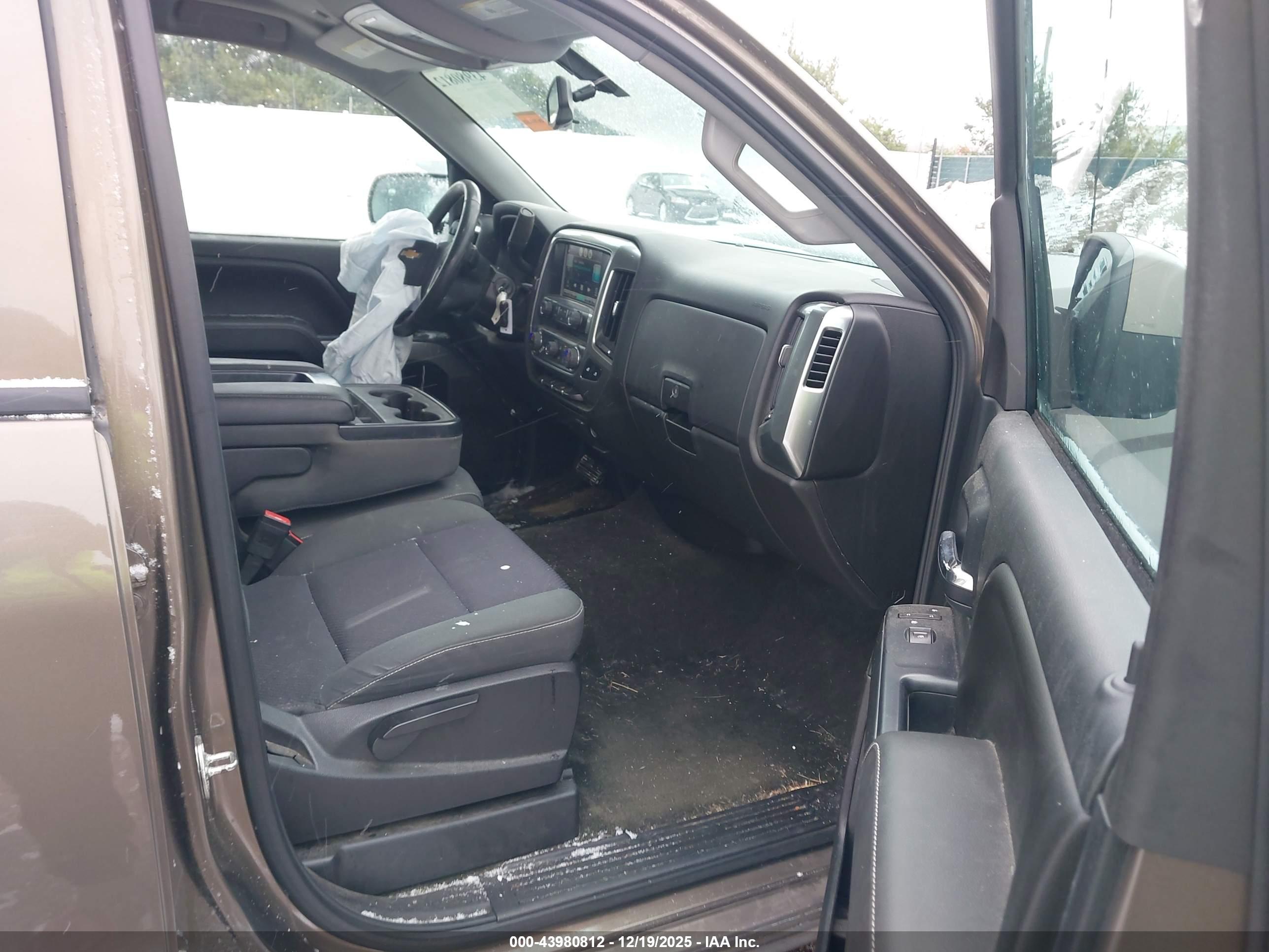 CHEVROLET SILVERADO image 5