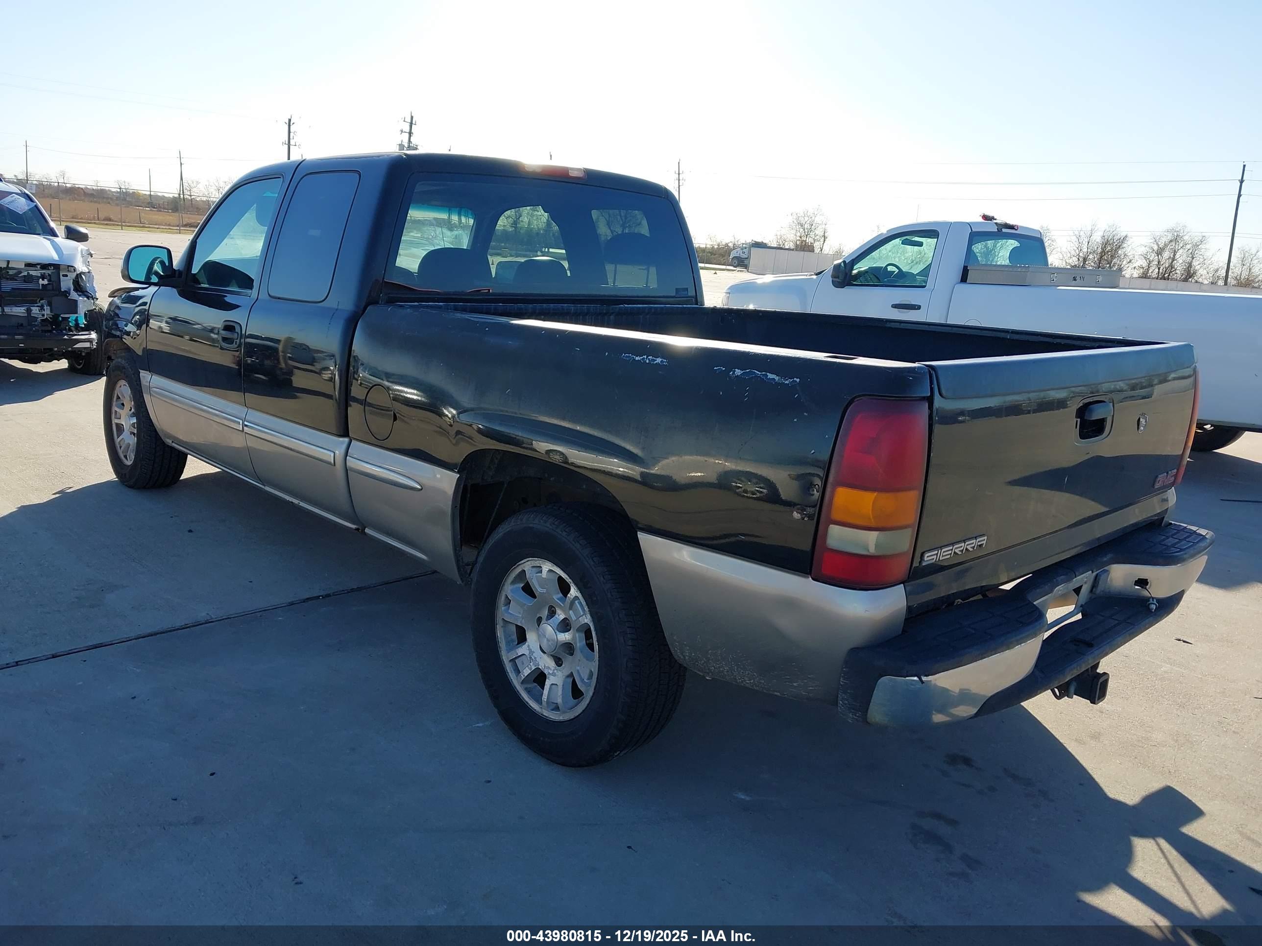 GMC SIERRA image 3