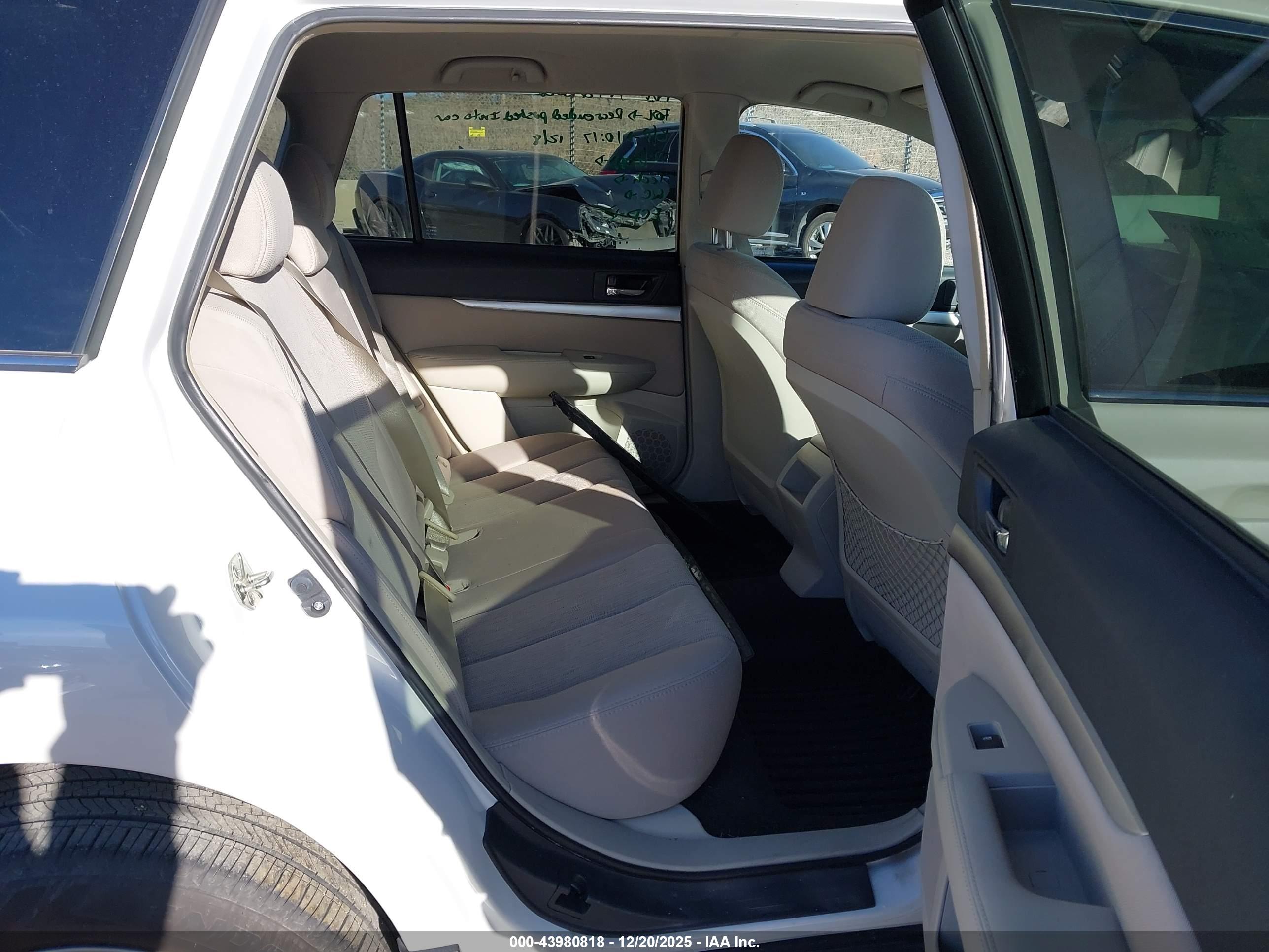 SUBARU OUTBACK image 8