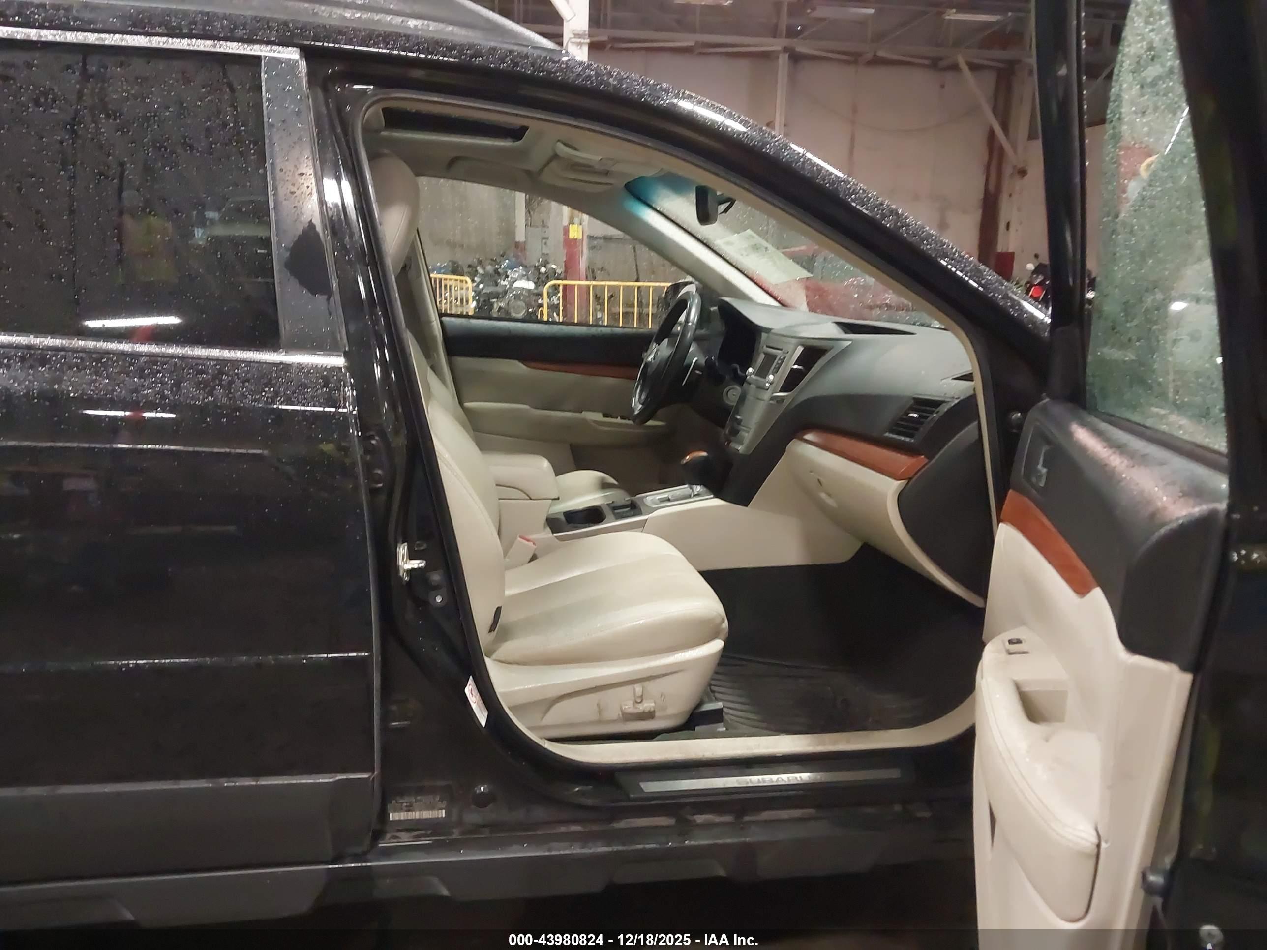 SUBARU OUTBACK image 5
