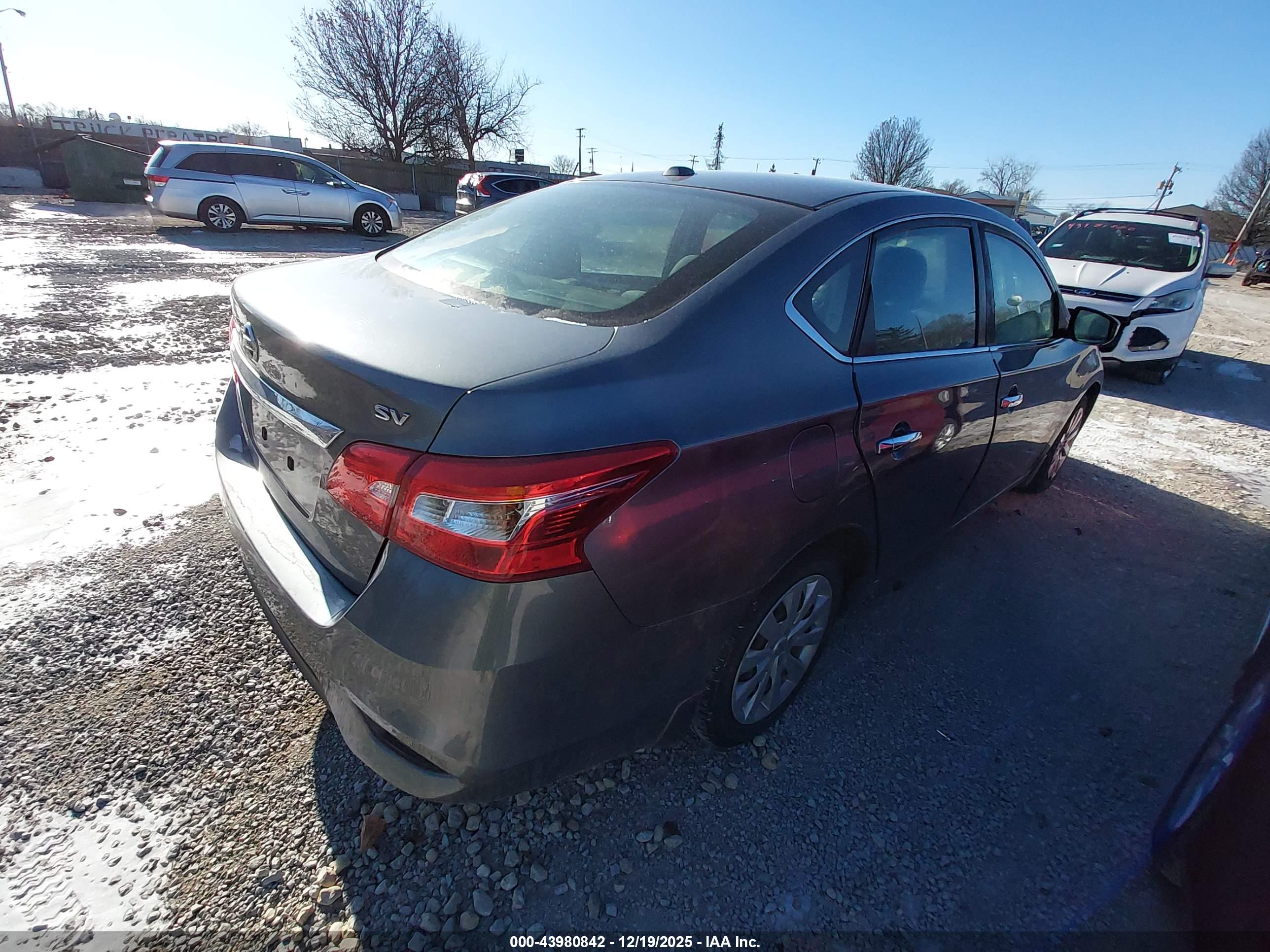 NISSAN SENTRA image 4