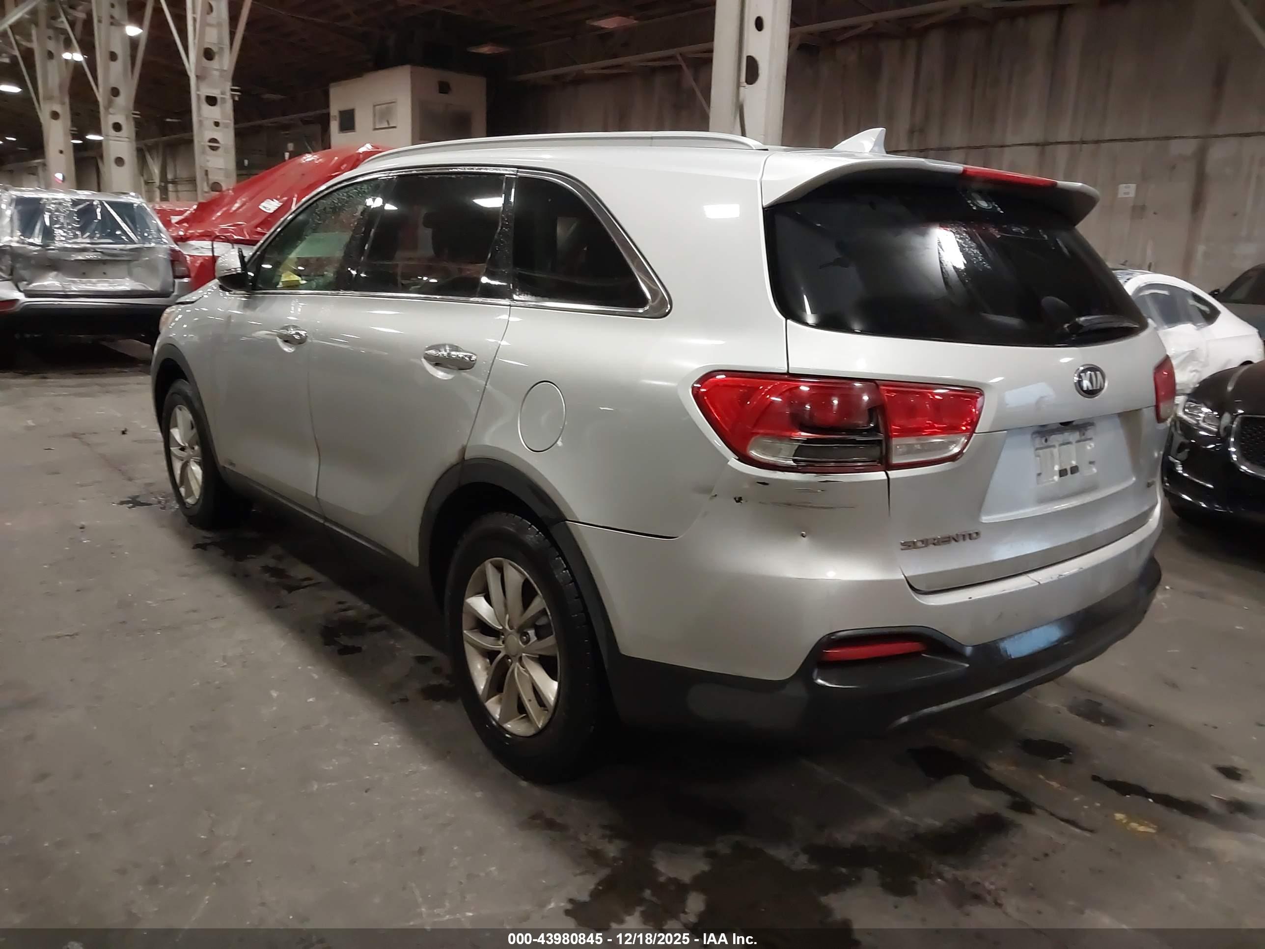KIA SORENTO image 3