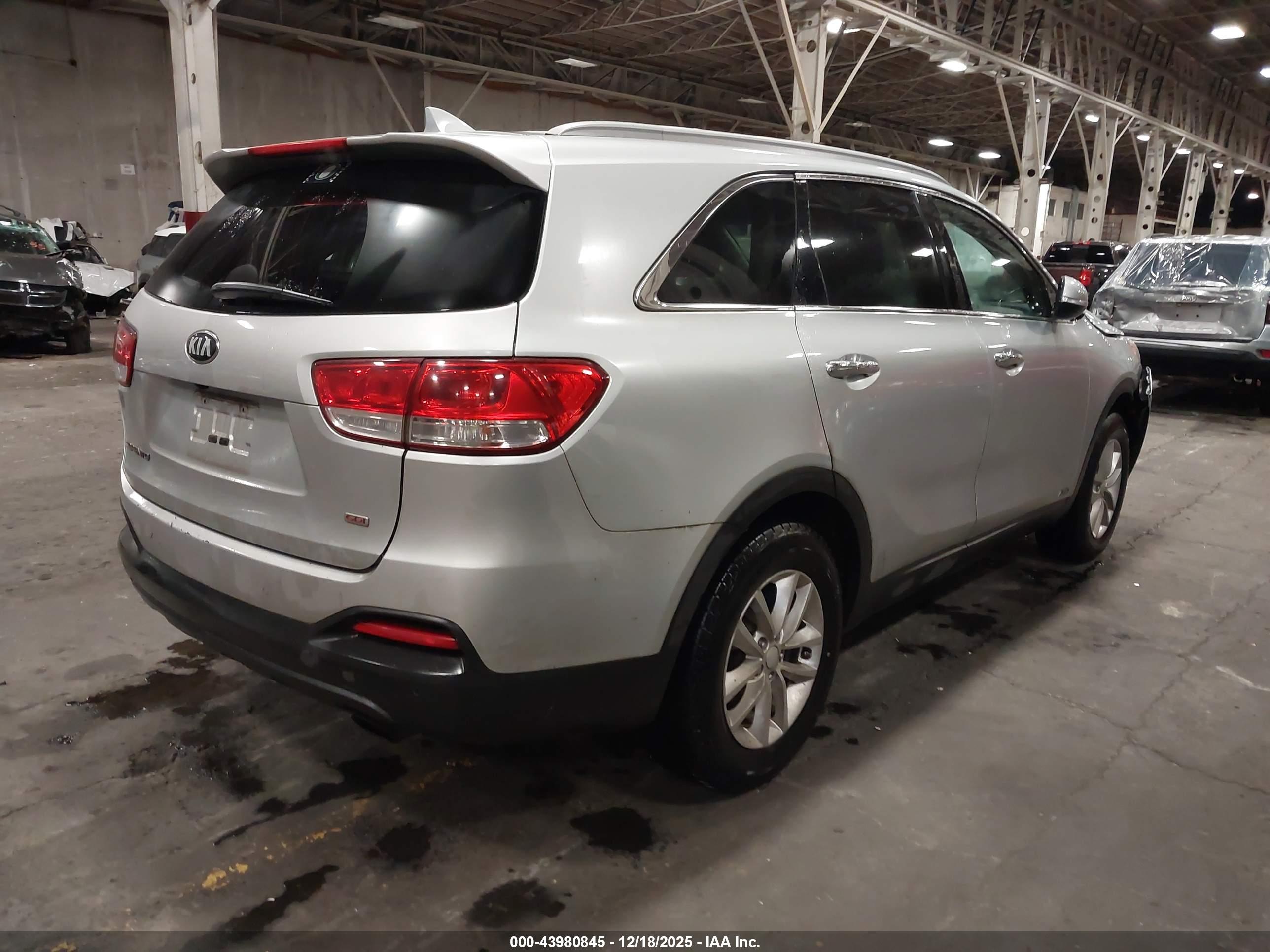 KIA SORENTO image 4