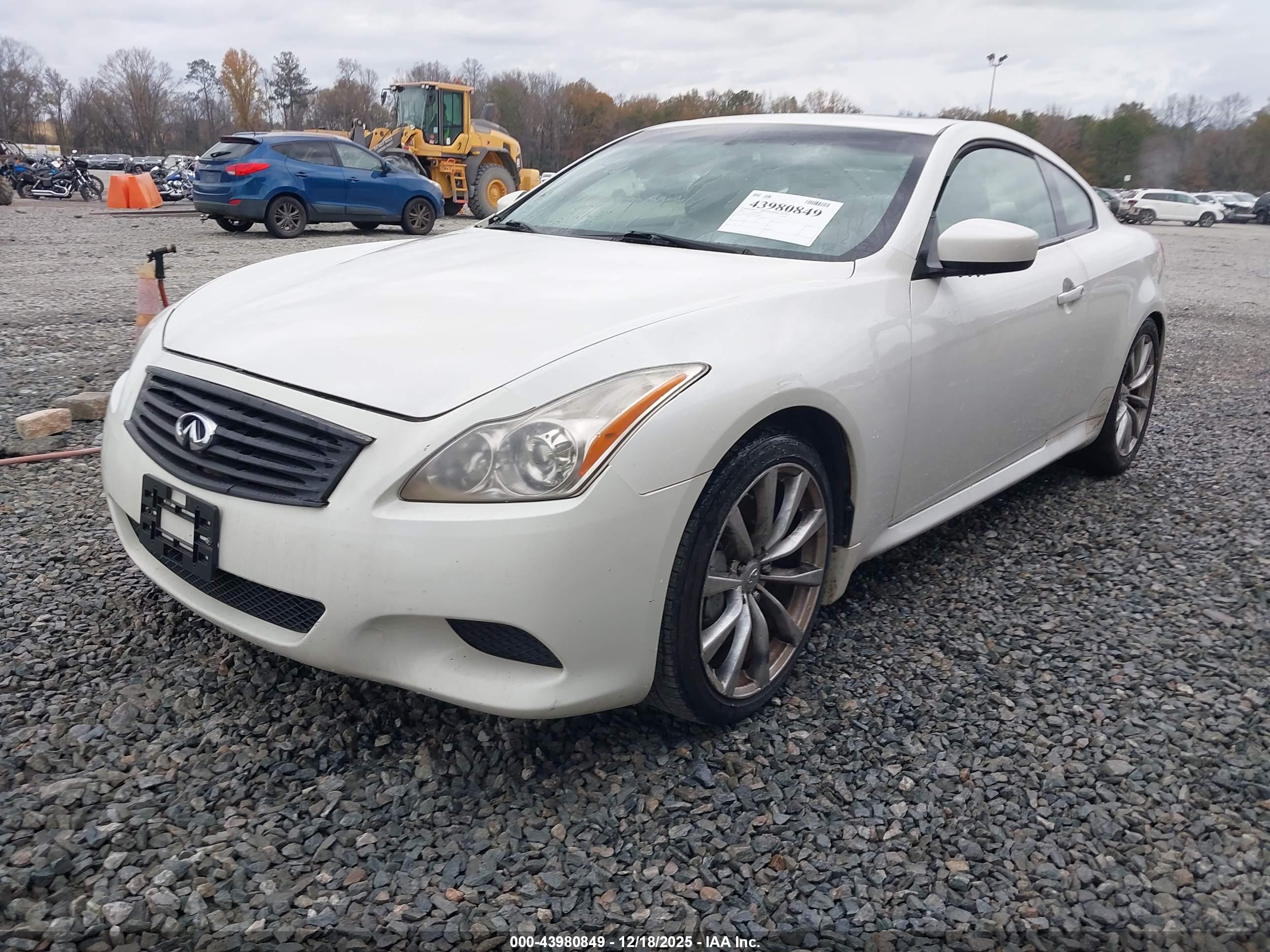 INFINITI G37 image 2