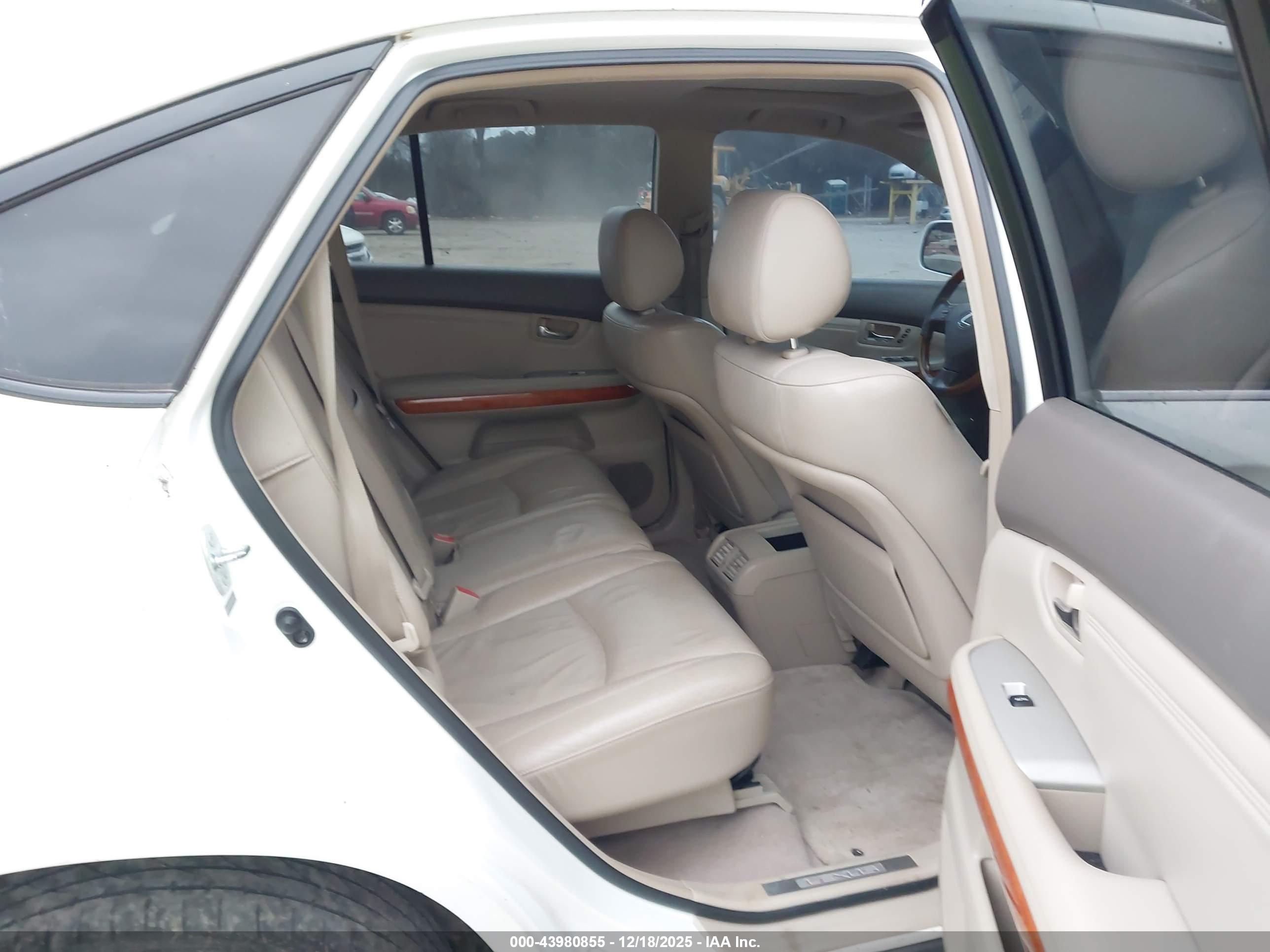 LEXUS RX image 8