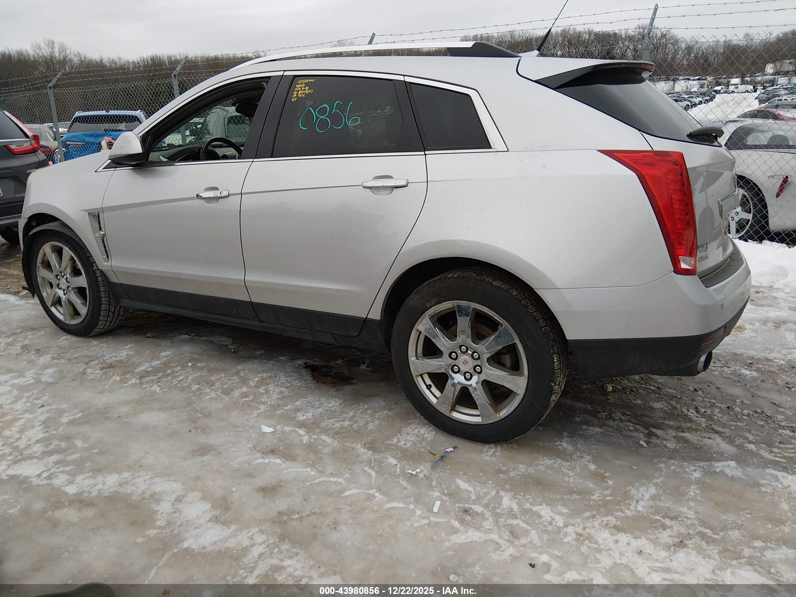 CADILLAC SRX image 3