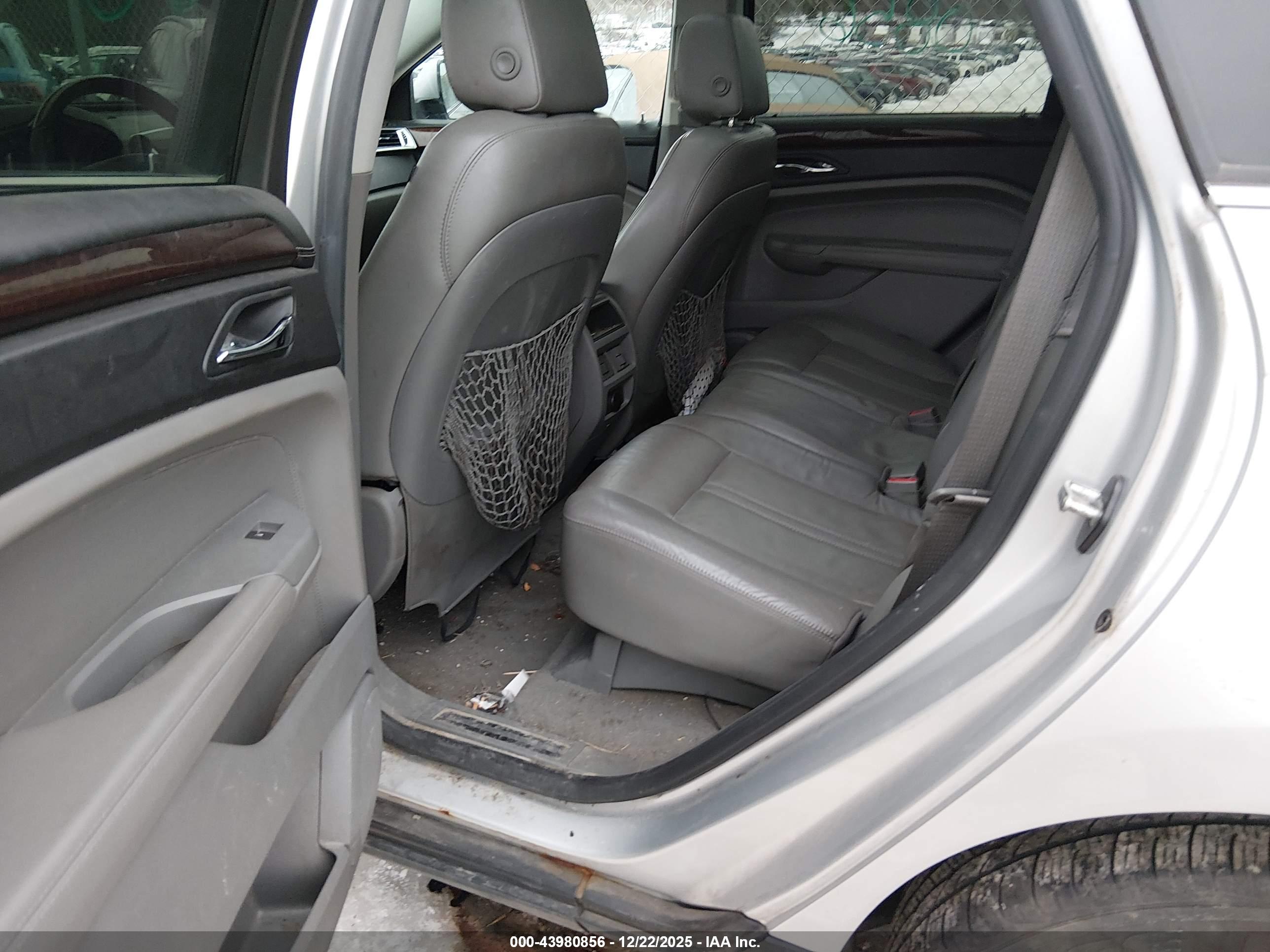 CADILLAC SRX image 8