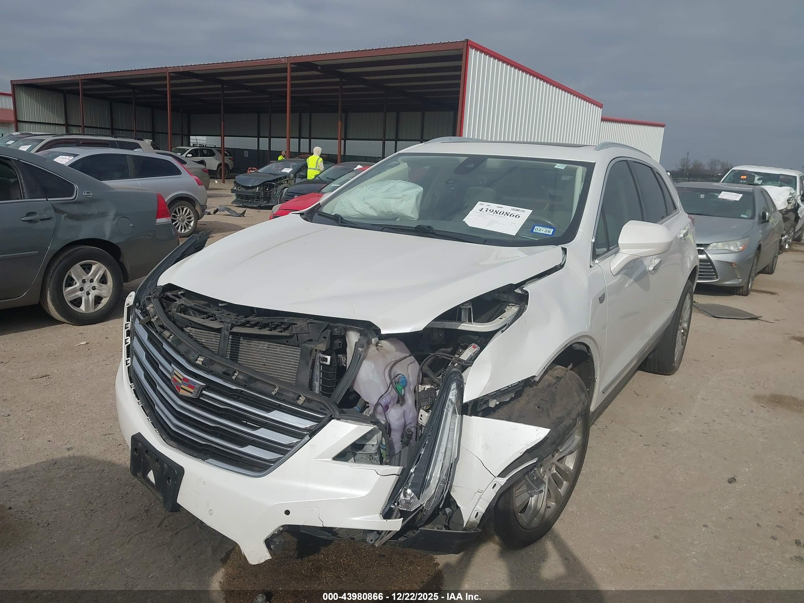 CADILLAC XT5 image 2