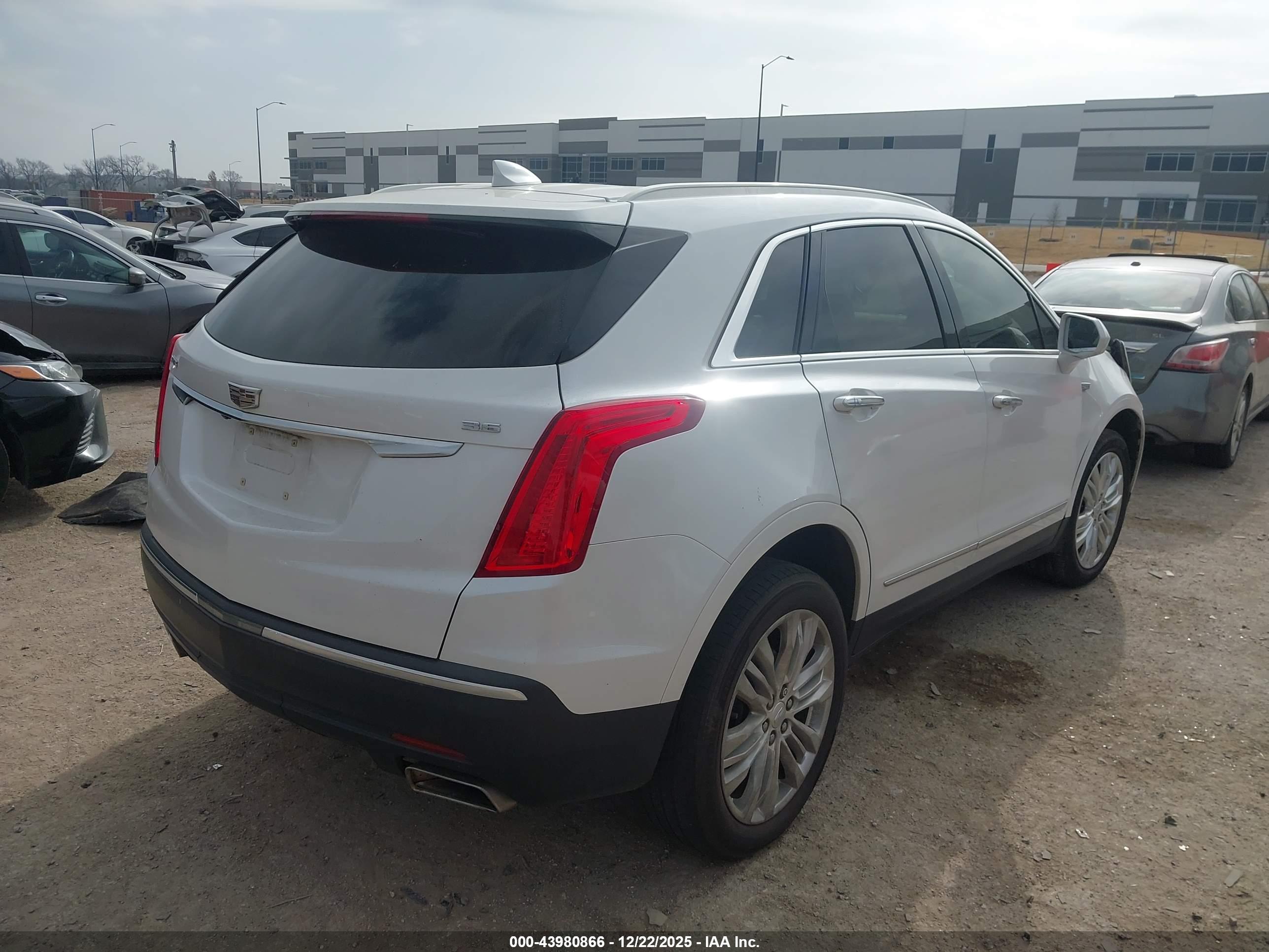 CADILLAC XT5 image 4