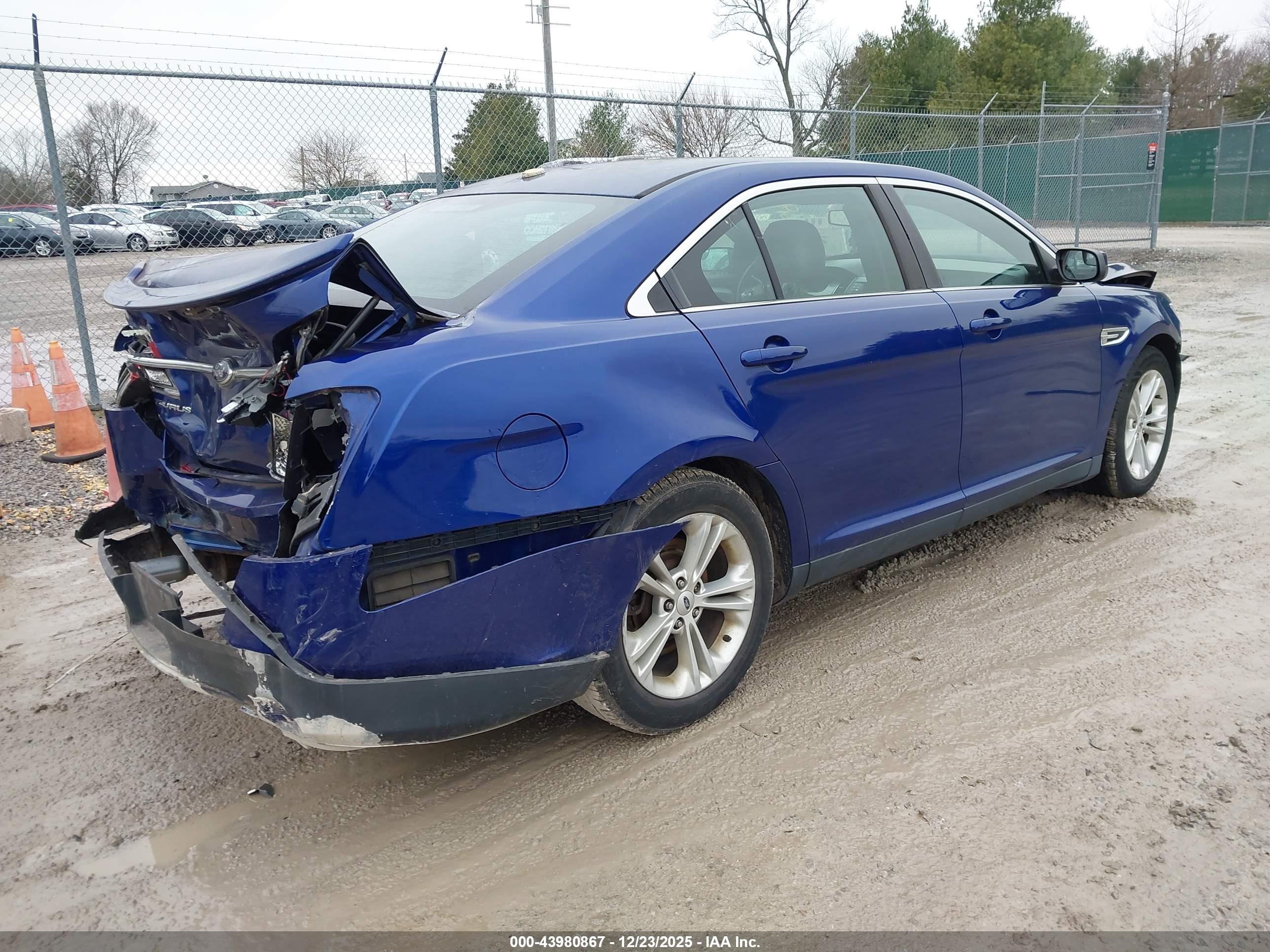 FORD TAURUS image 4