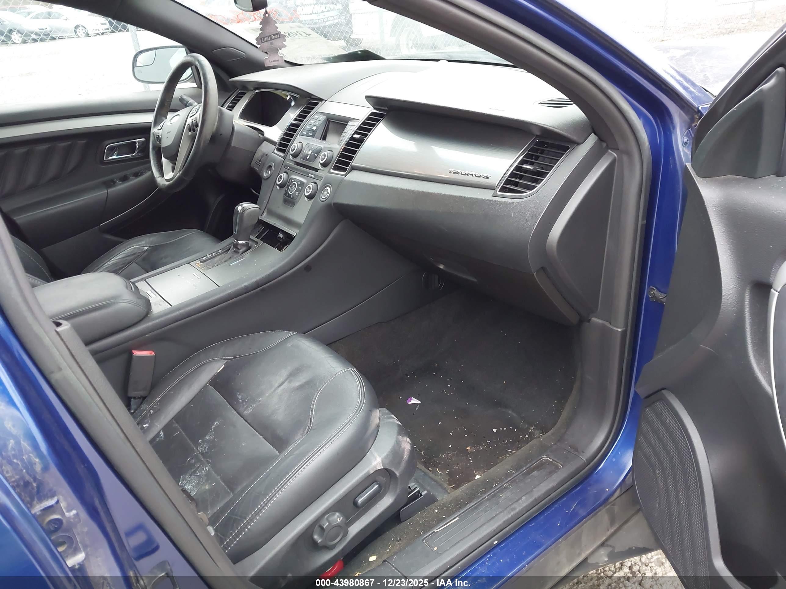 FORD TAURUS image 5