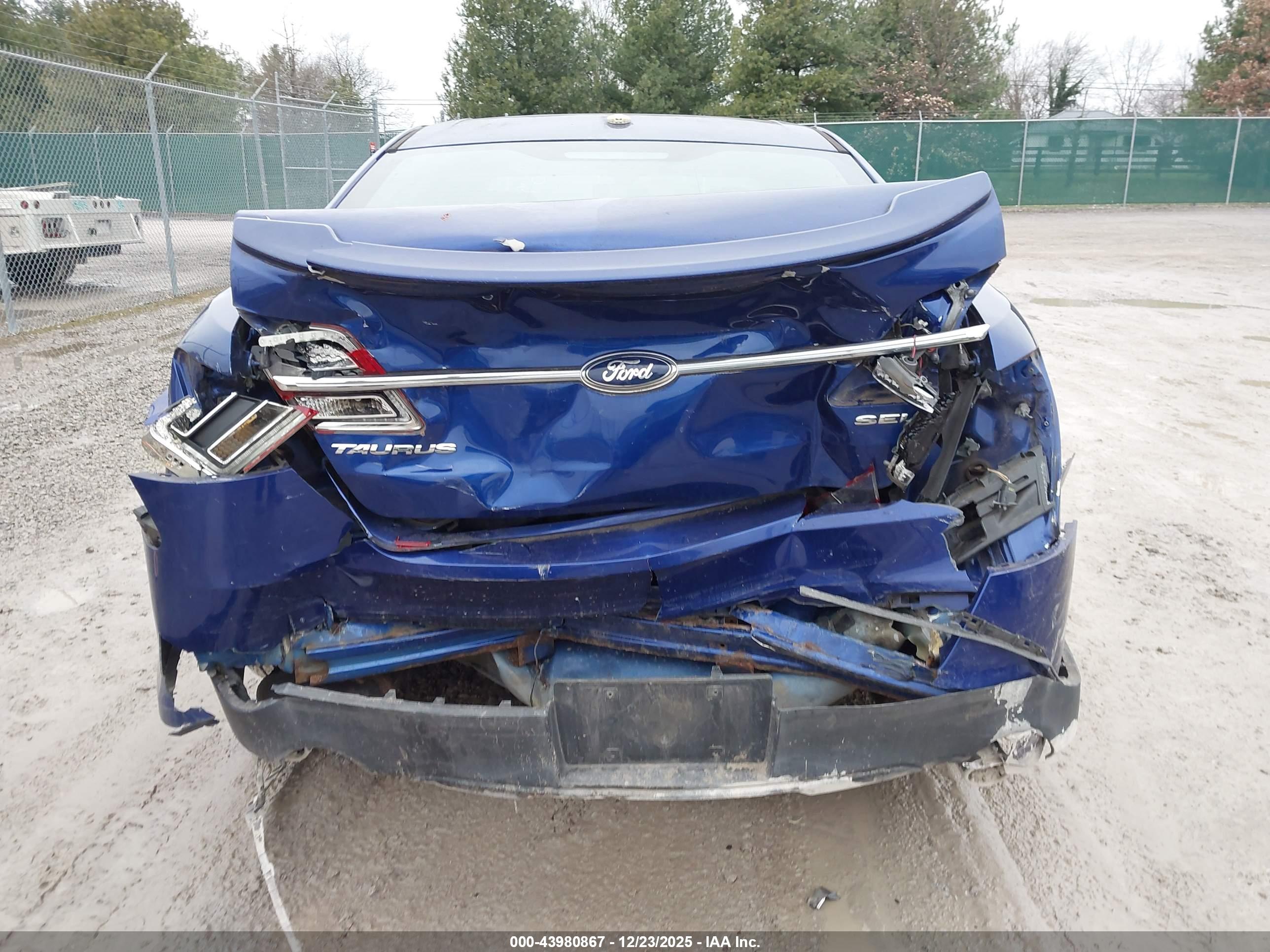 FORD TAURUS image 6