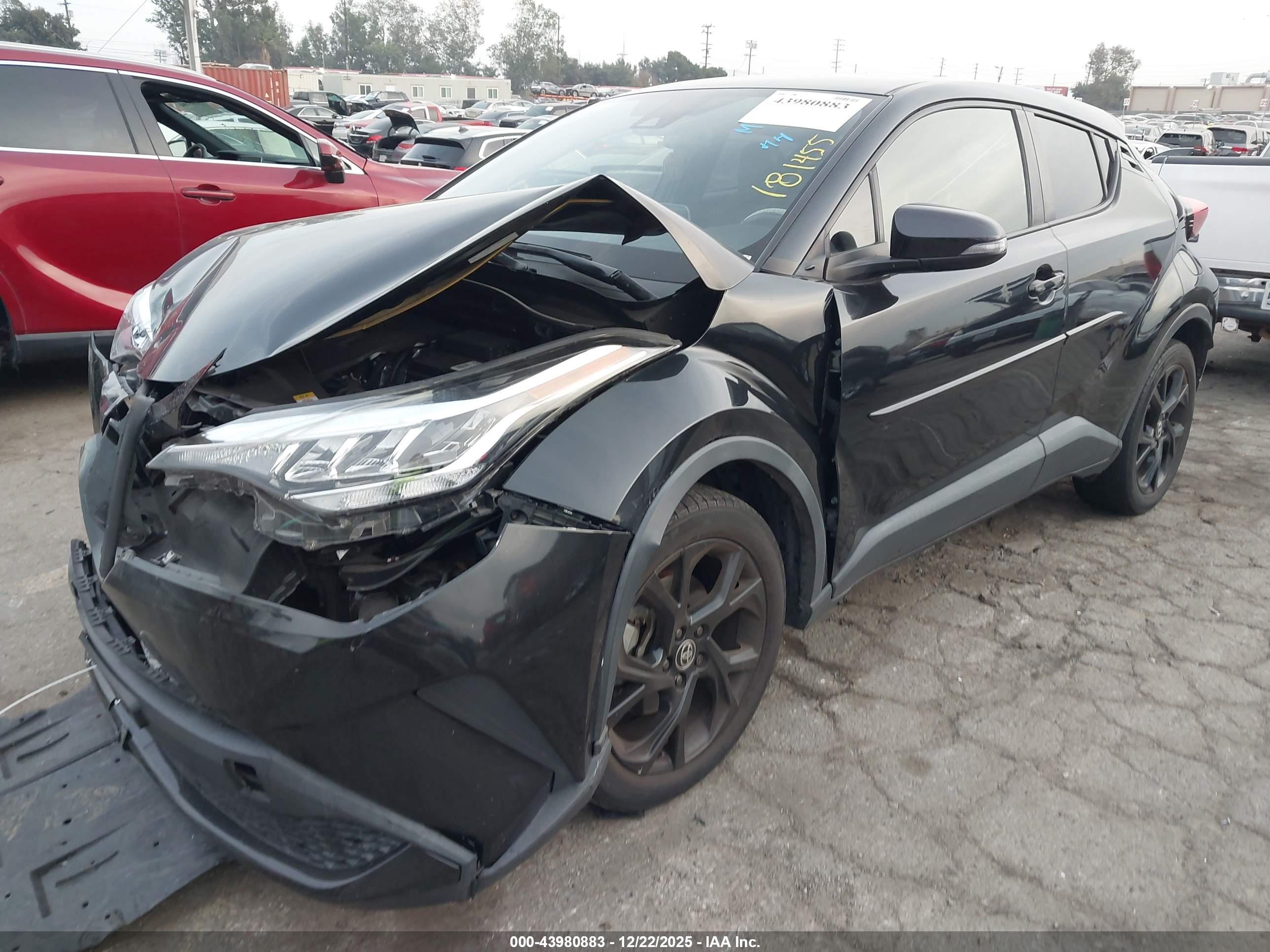 TOYOTA C-HR image 2