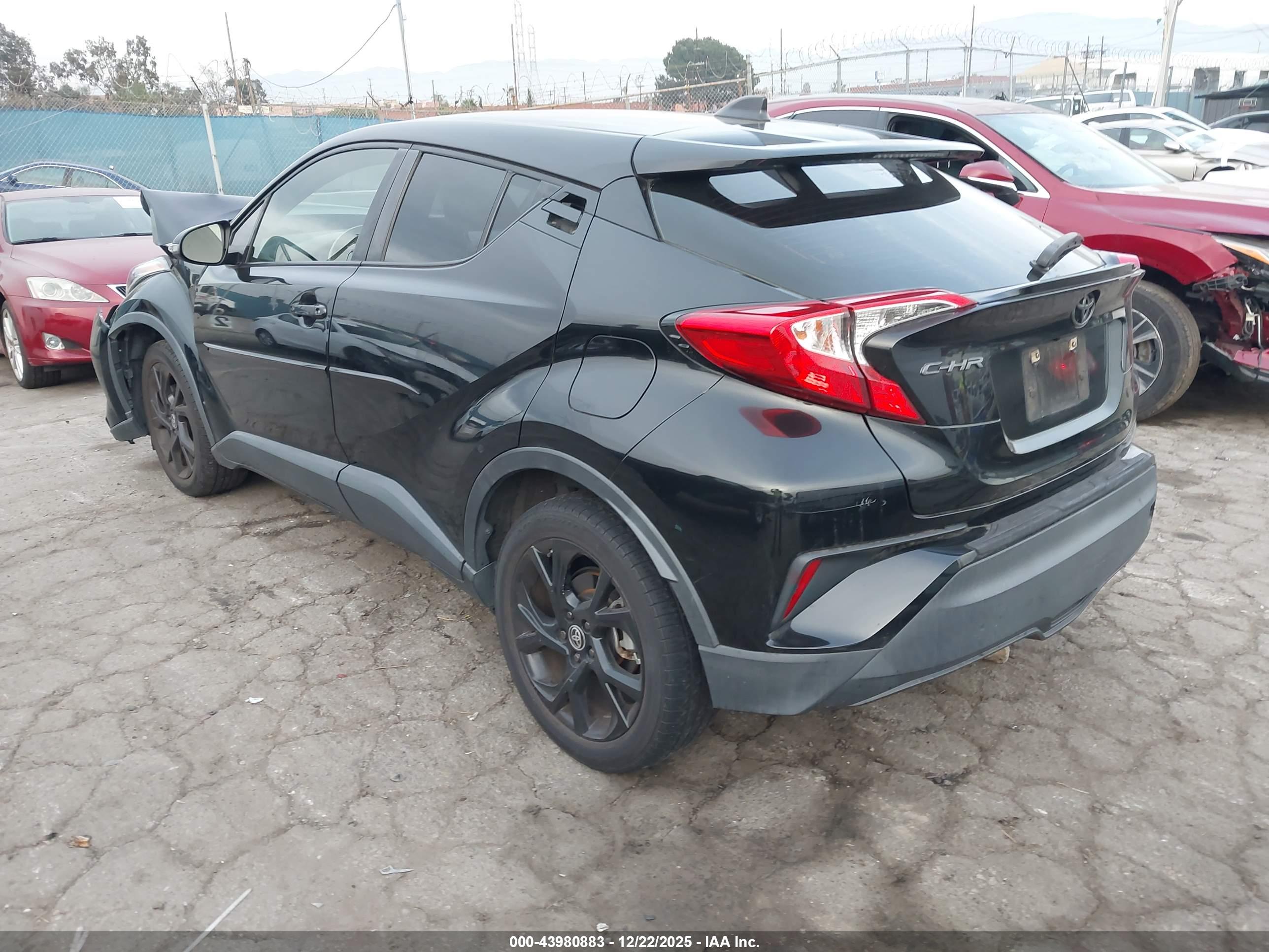 TOYOTA C-HR image 3