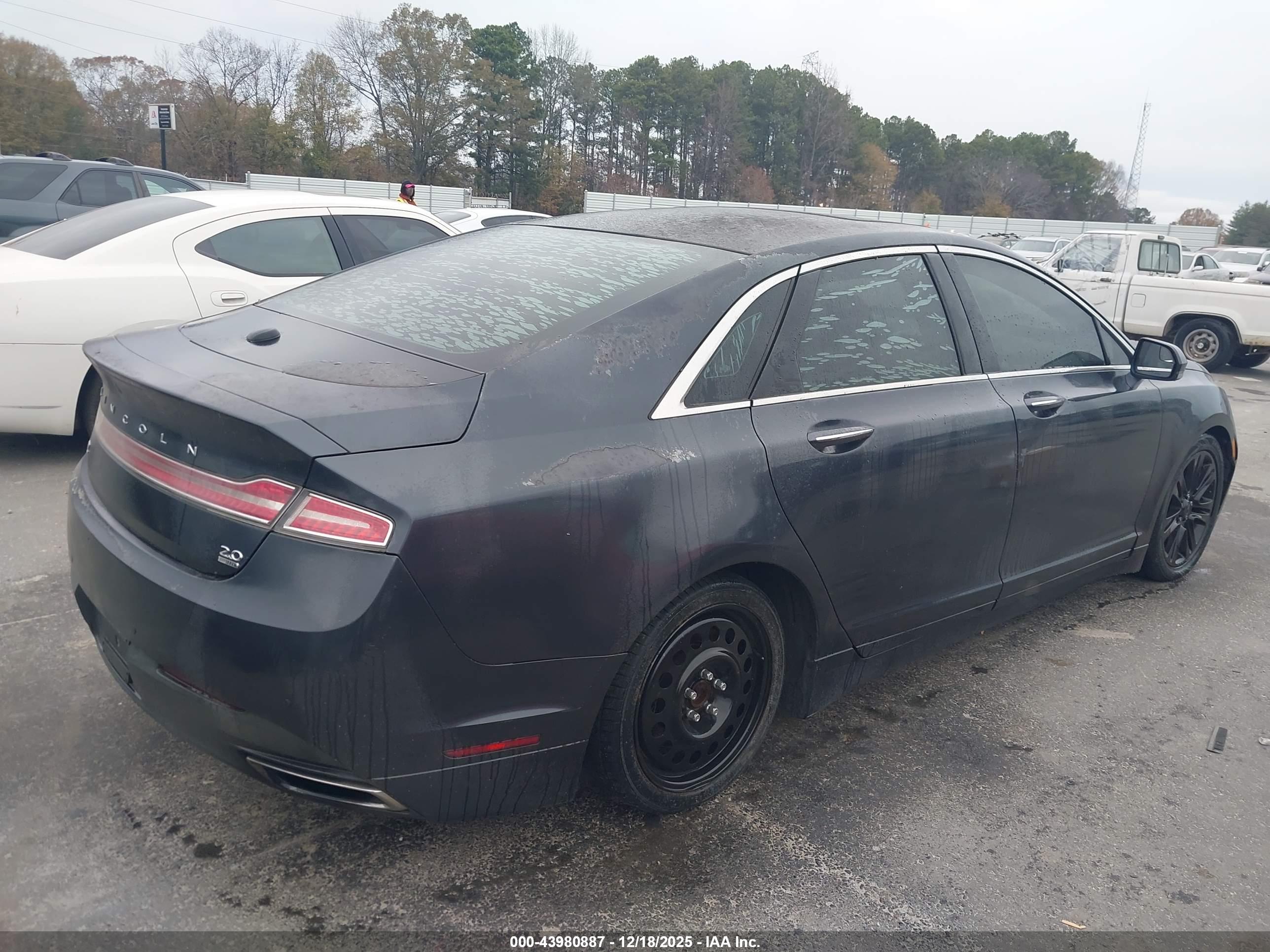 LINCOLN MKZ image 4
