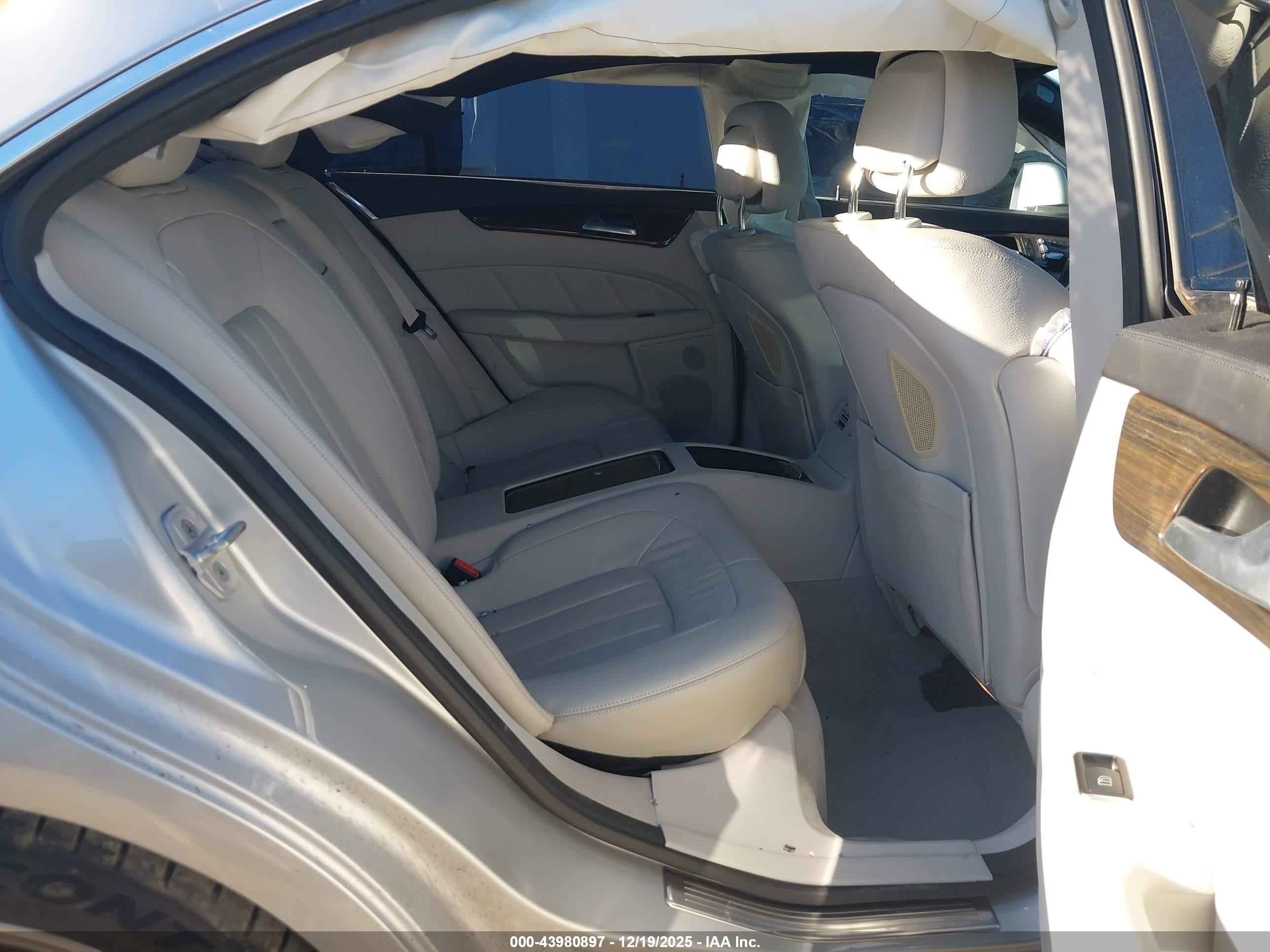 MERCEDES-BENZ CLS image 8