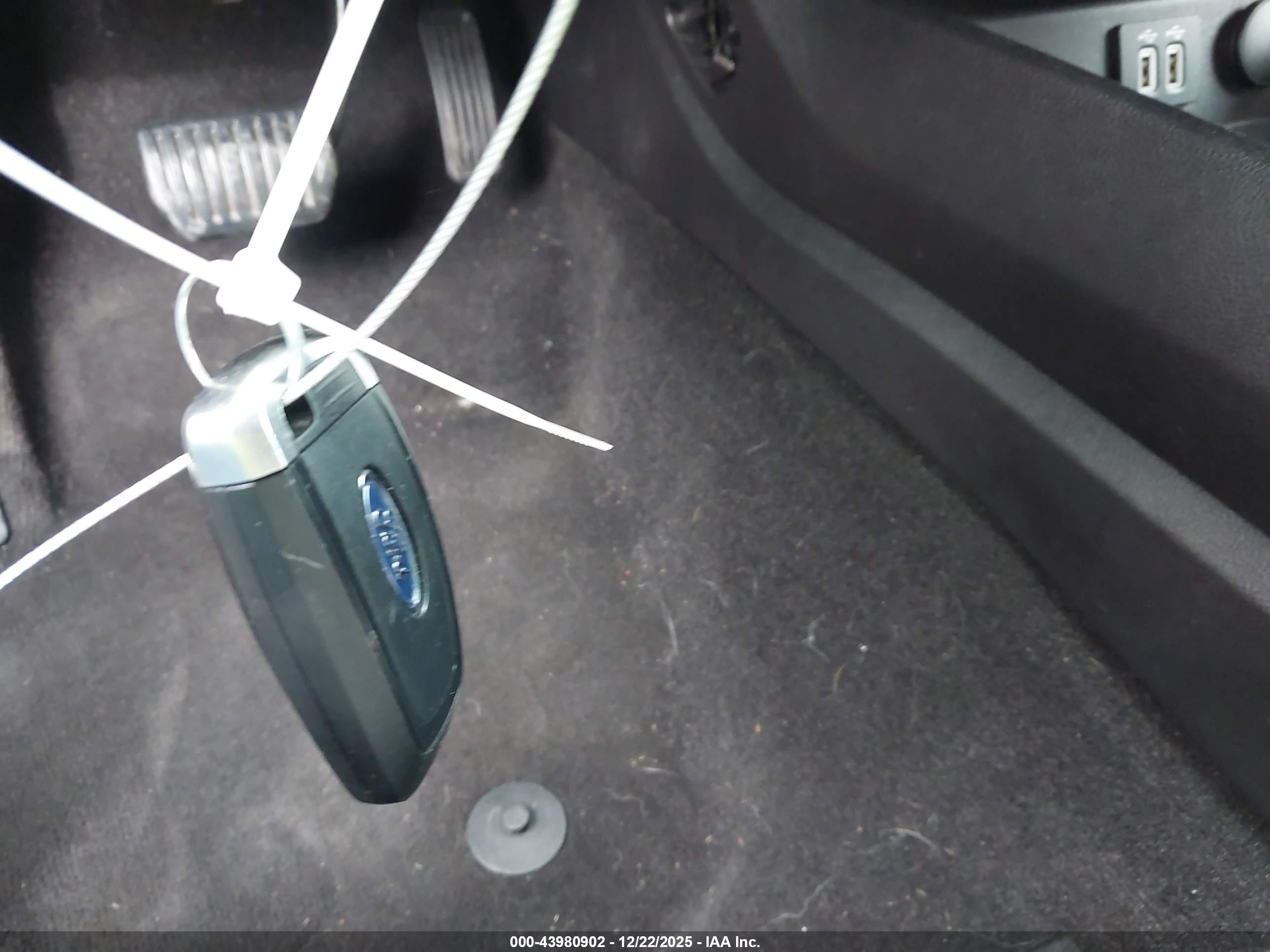 FORD FUSION image 11