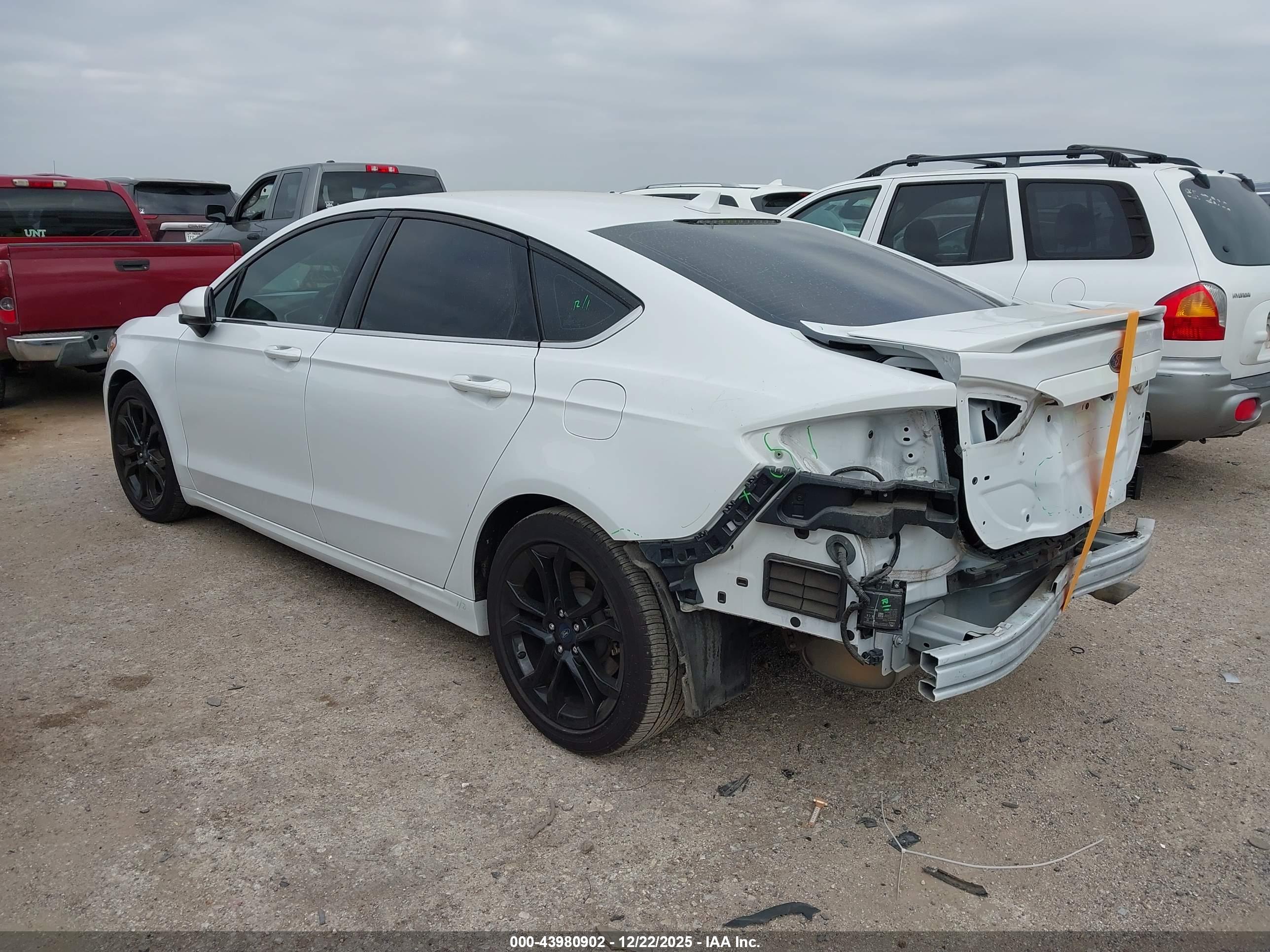 FORD FUSION image 3