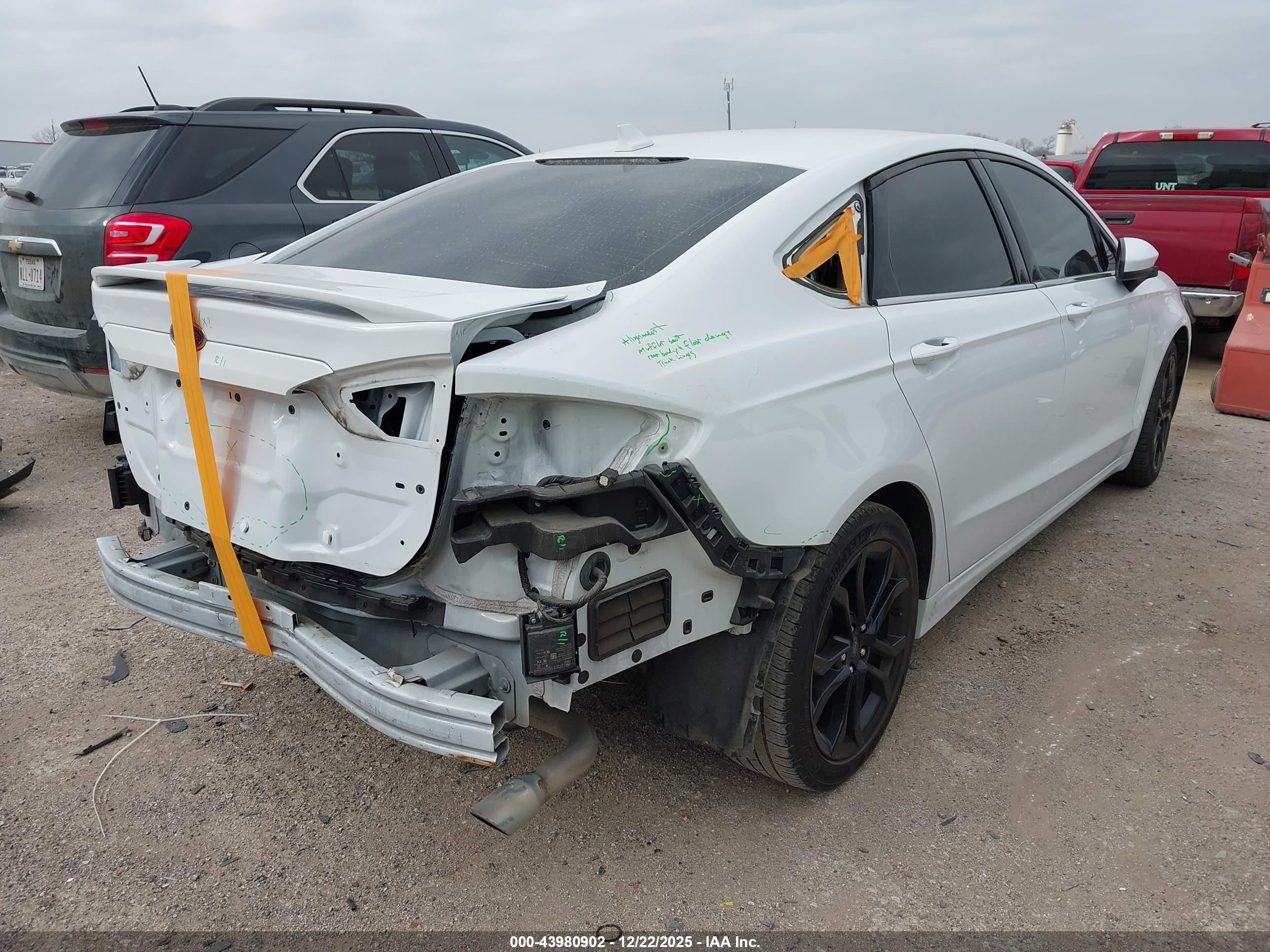FORD FUSION image 4