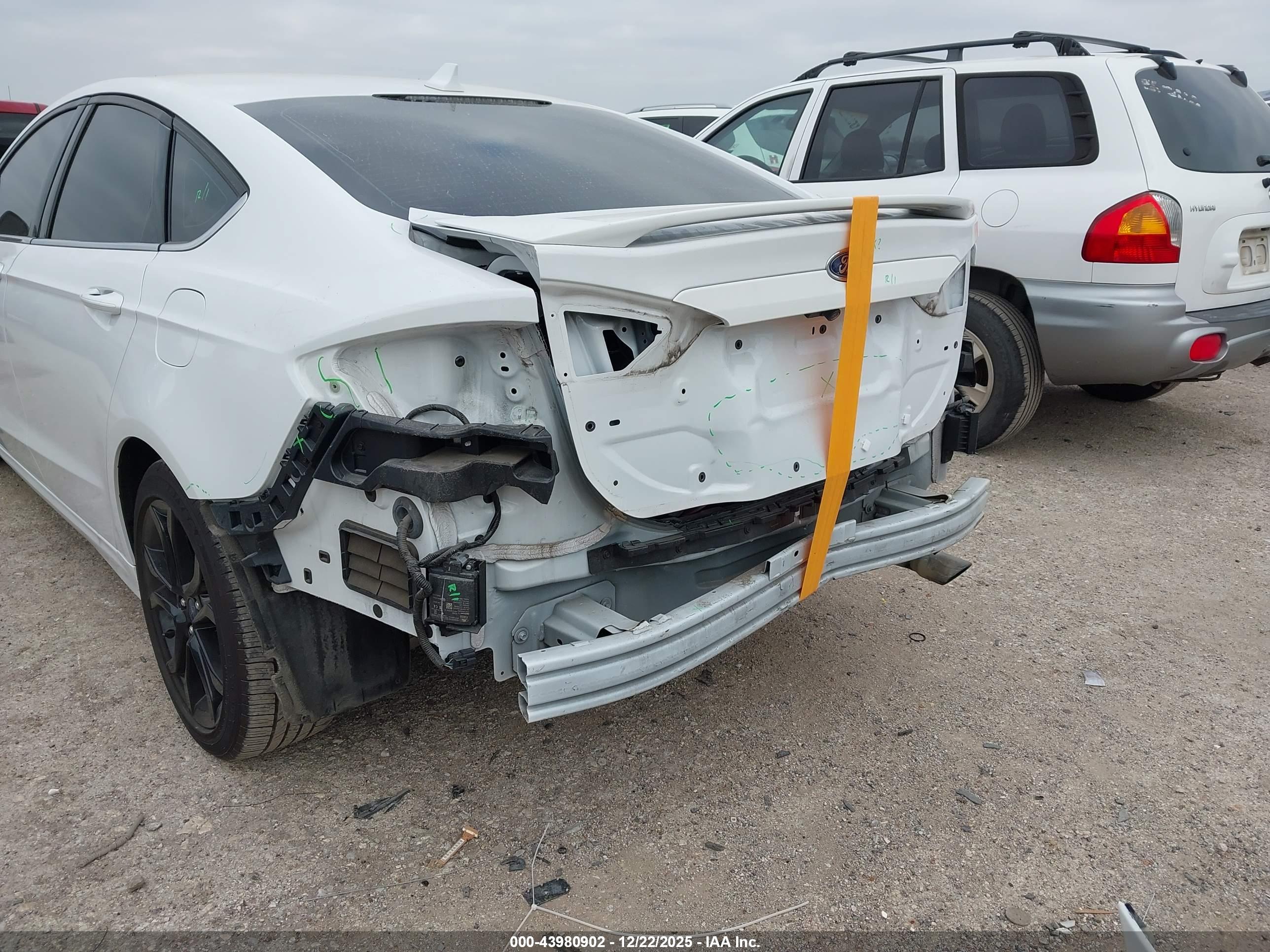 FORD FUSION image 6