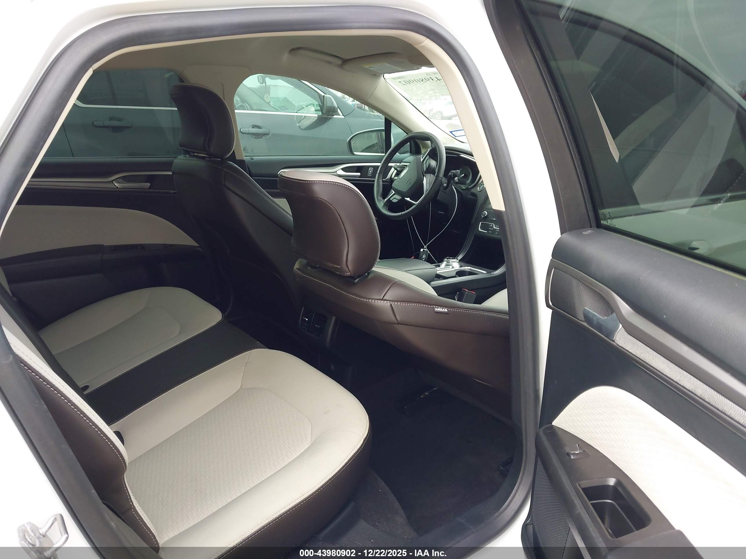 FORD FUSION image 8