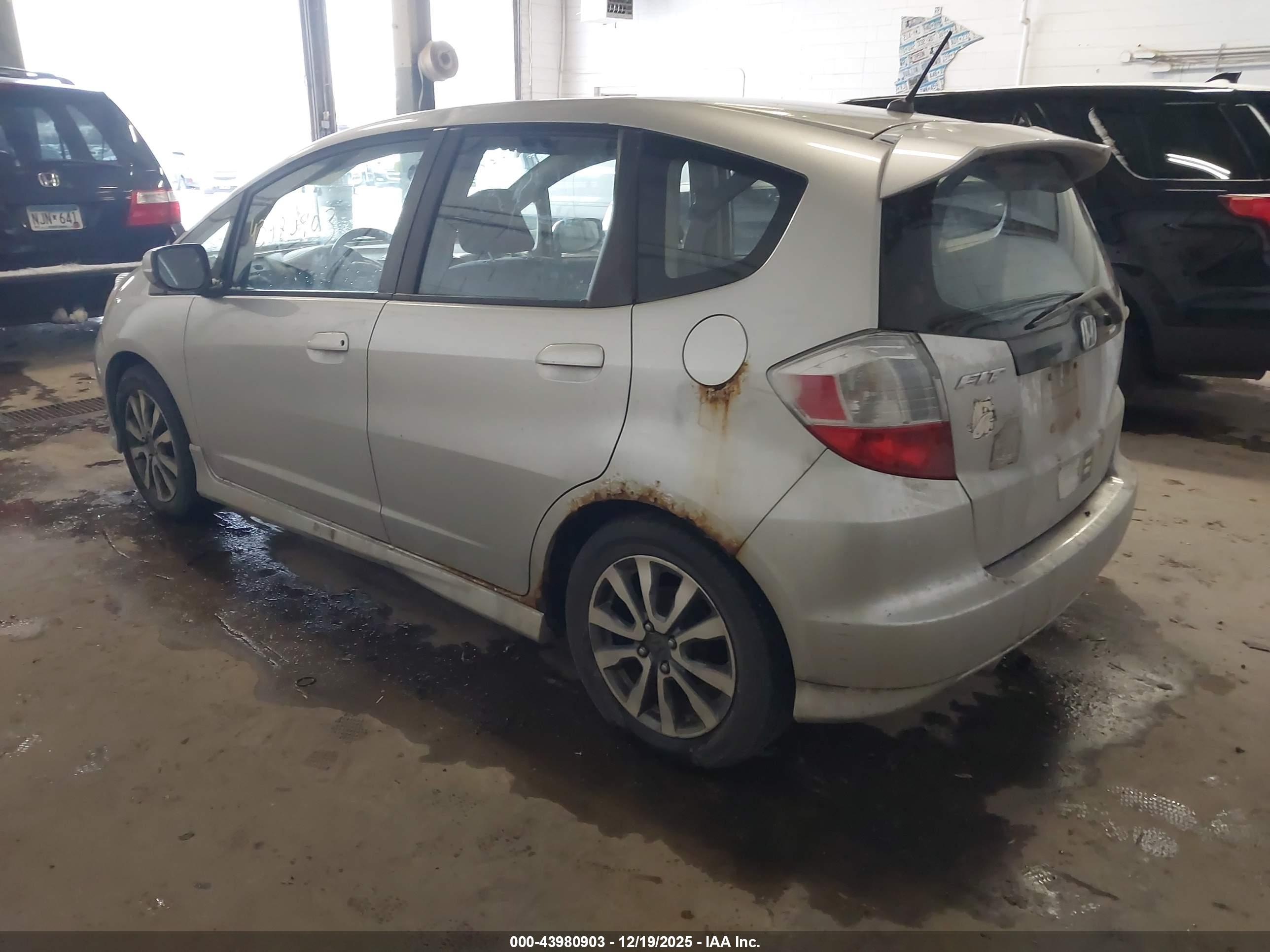 HONDA FIT image 3