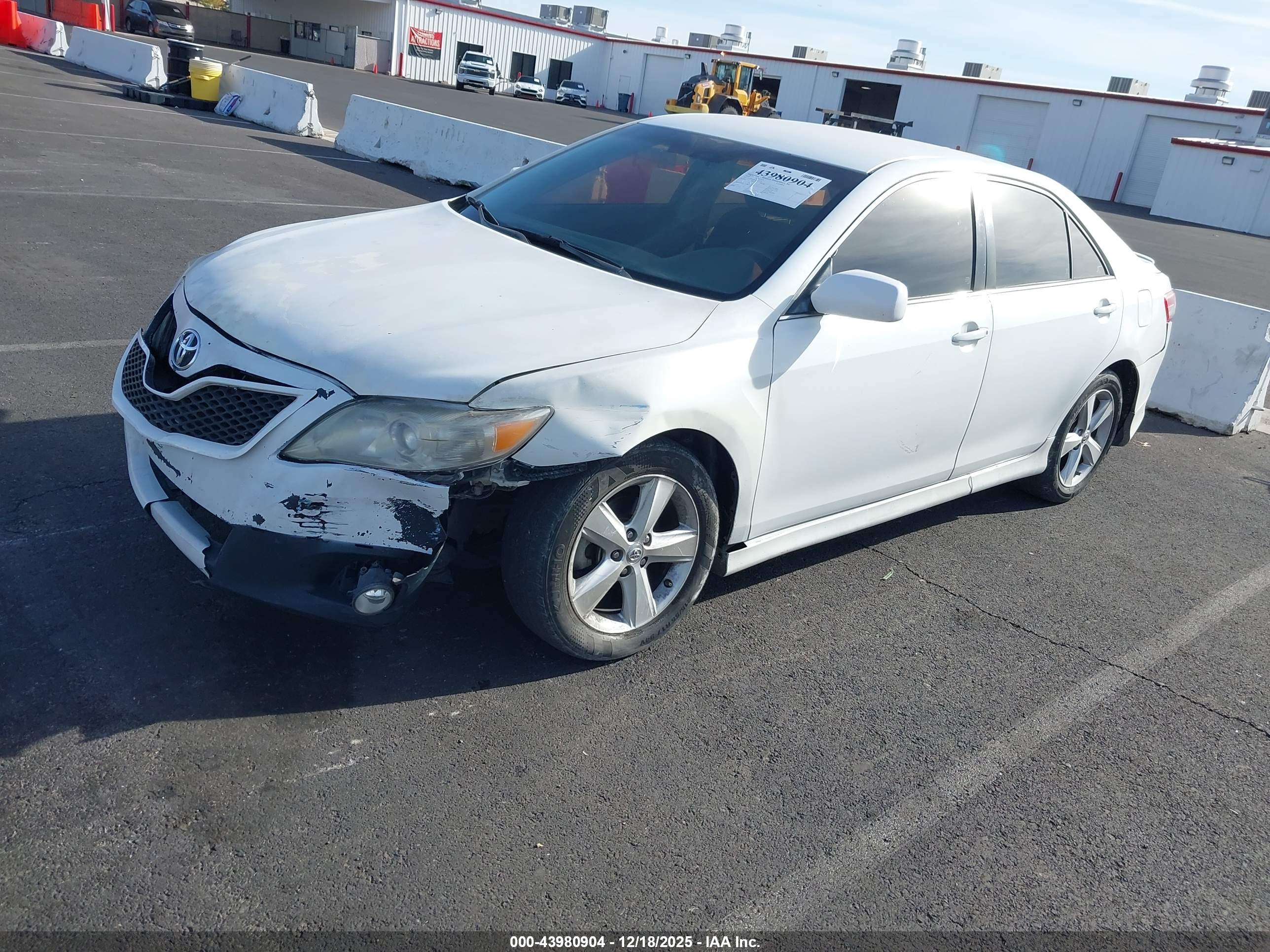 TOYOTA CAMRY image 2