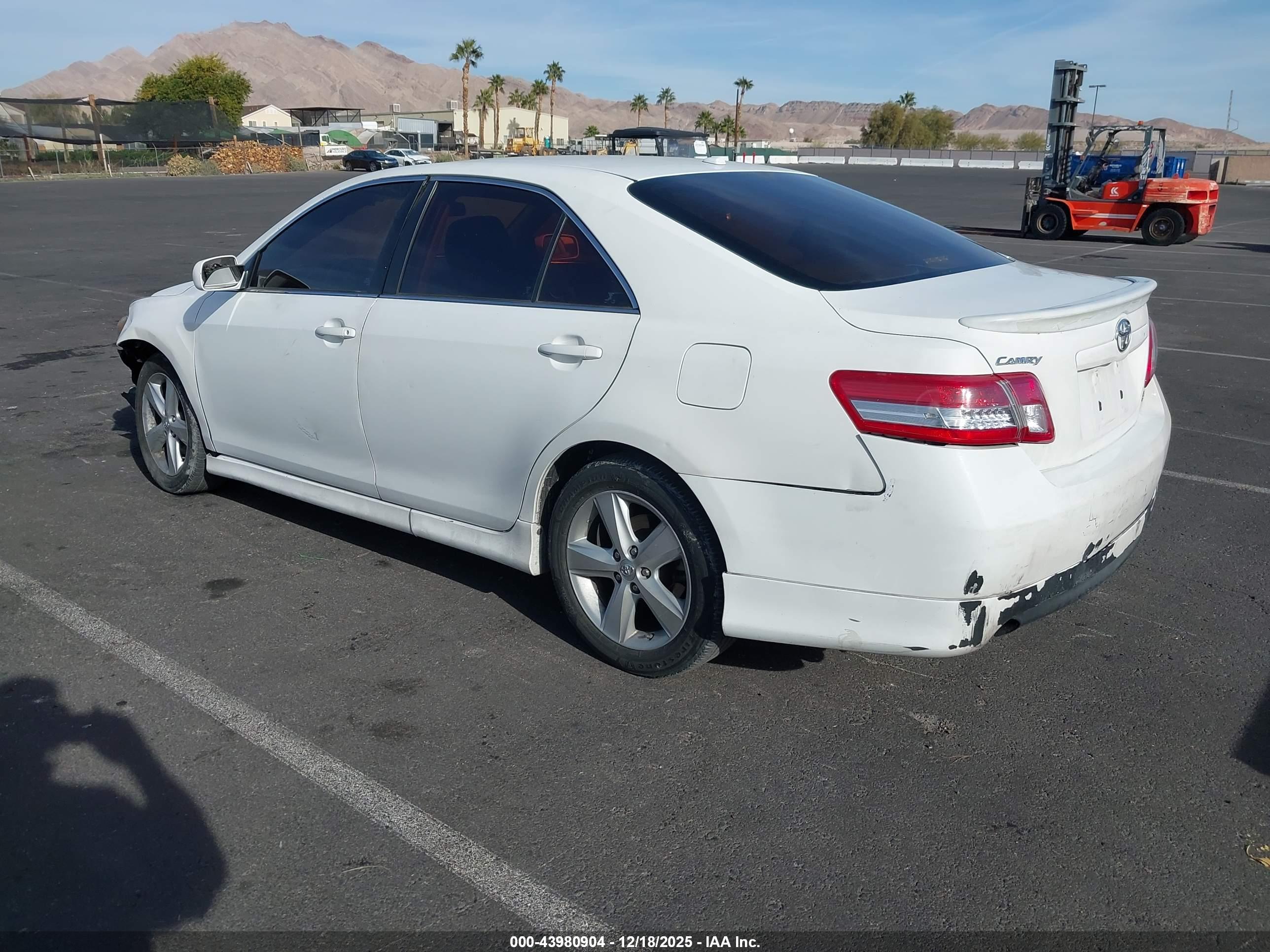 TOYOTA CAMRY image 3