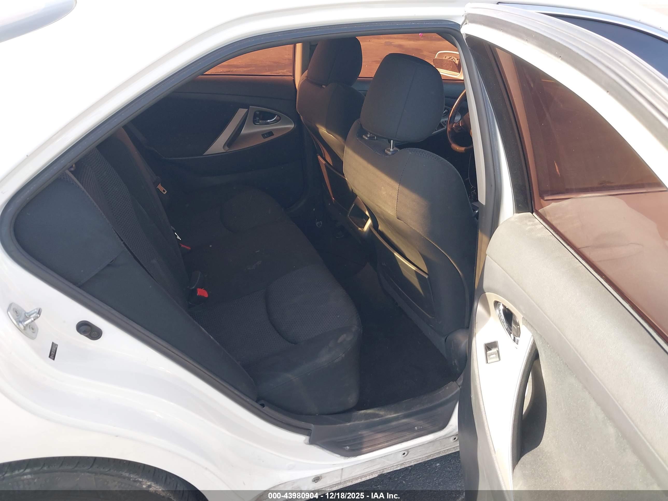 TOYOTA CAMRY image 8