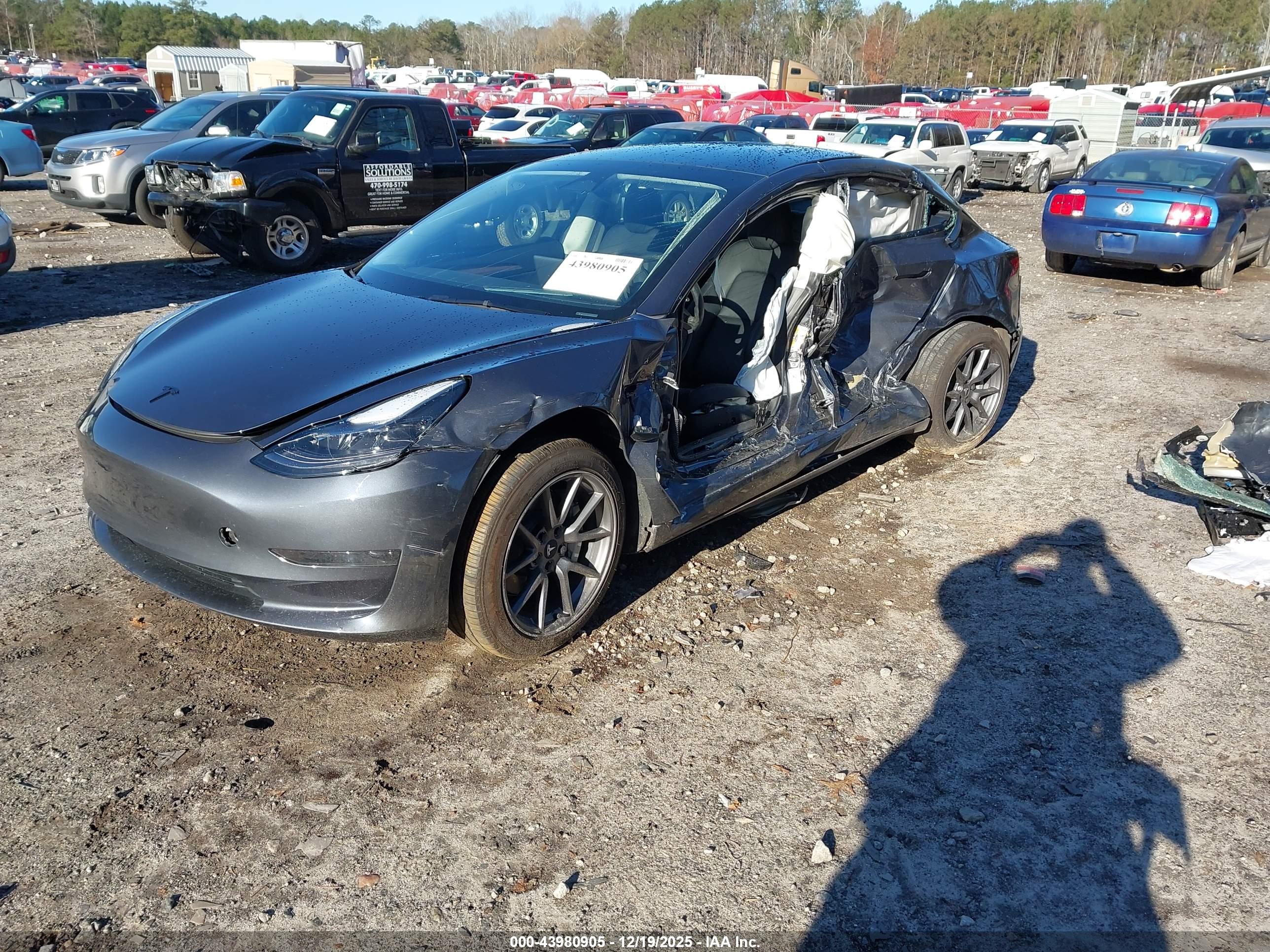 TESLA MODEL image 2