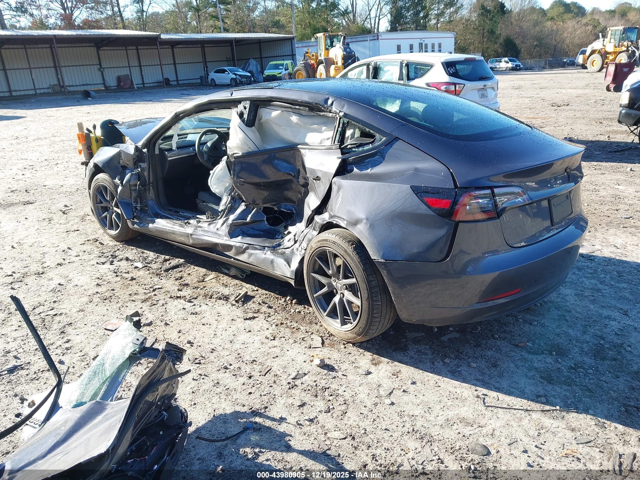 TESLA MODEL image 3