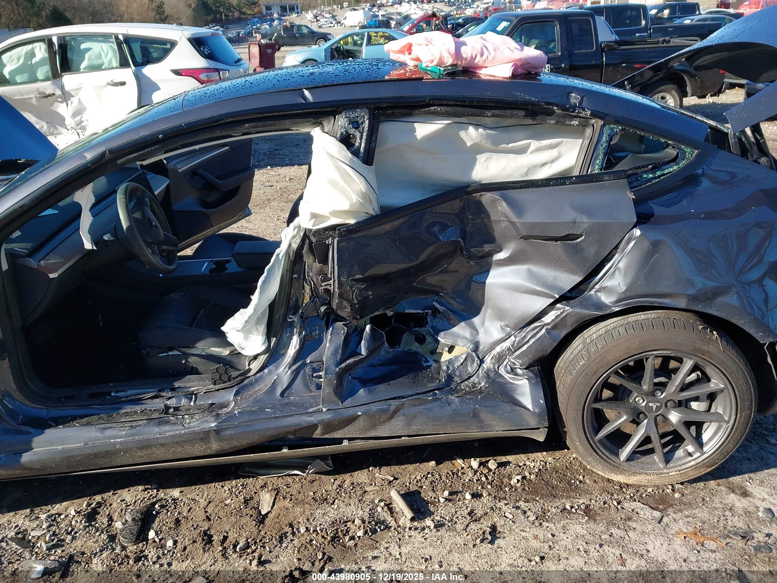 TESLA MODEL image 6
