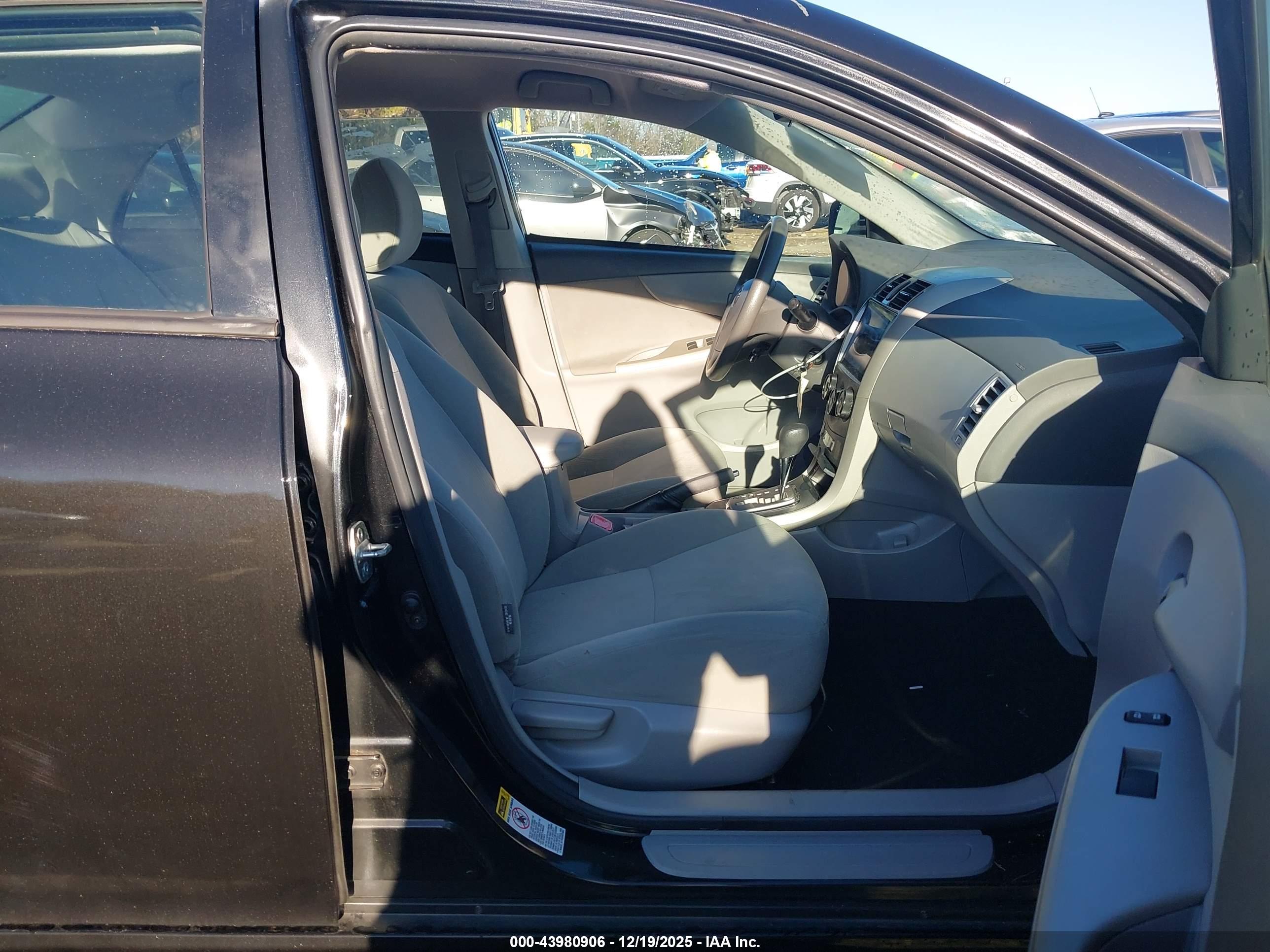 TOYOTA COROLLA image 5