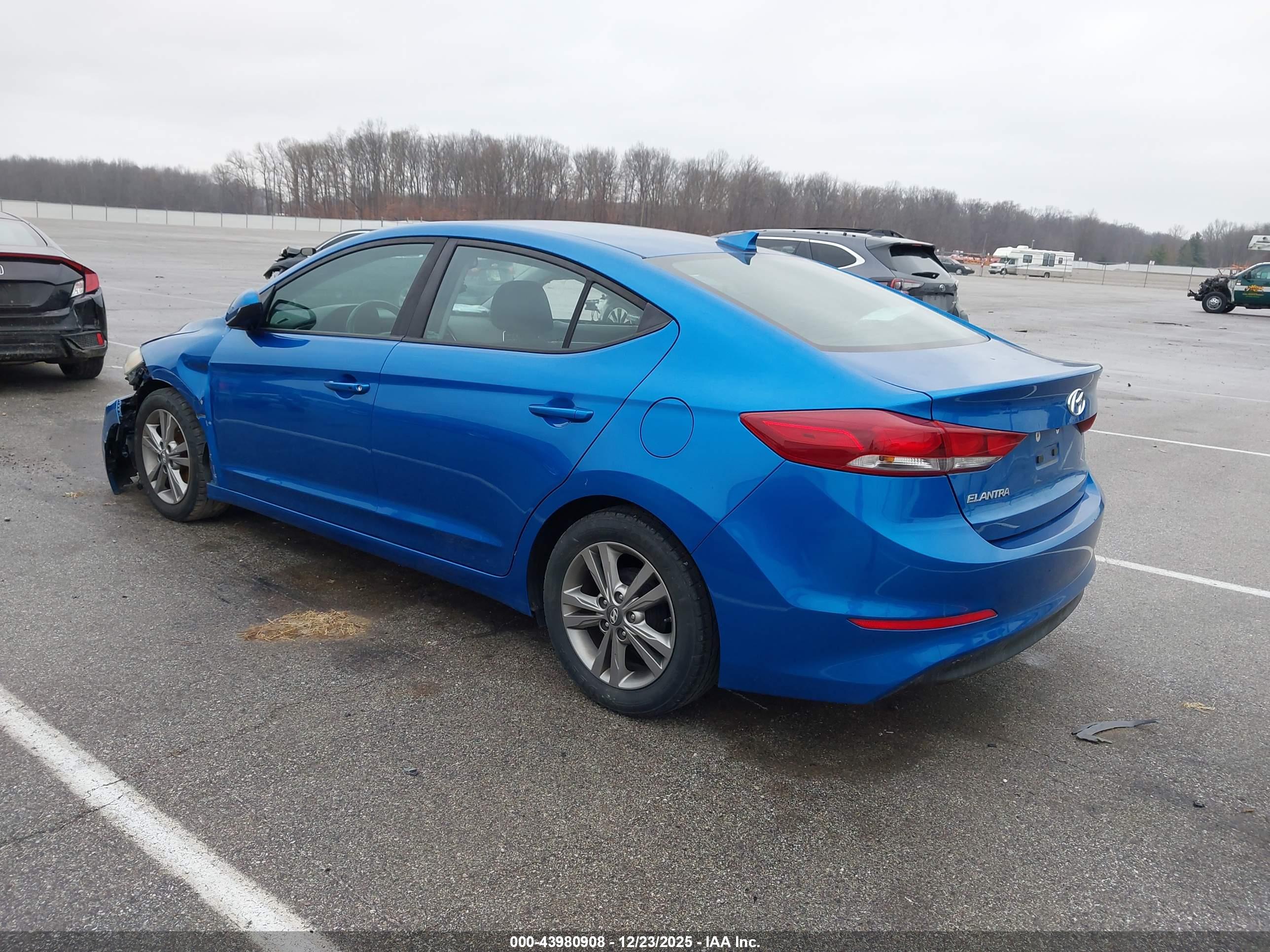HYUNDAI ELANTRA image 3