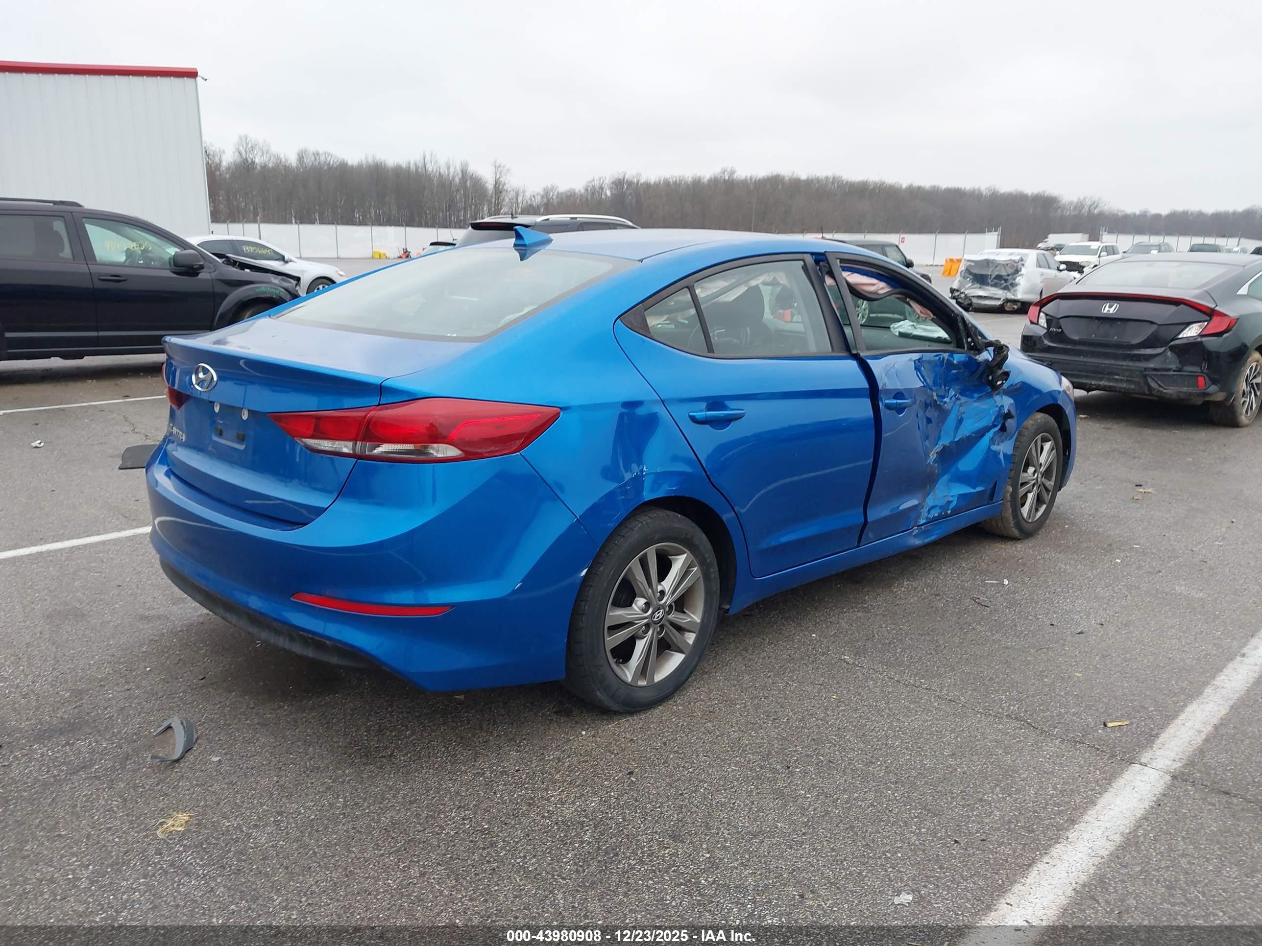 HYUNDAI ELANTRA image 4