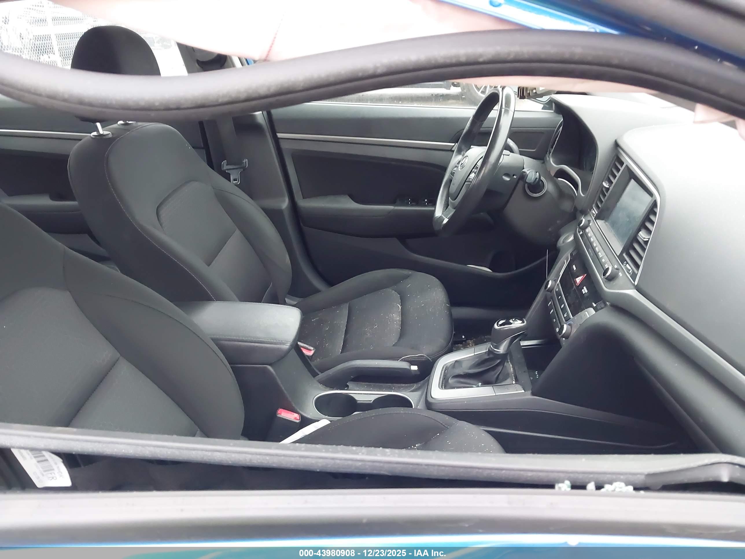 HYUNDAI ELANTRA image 5
