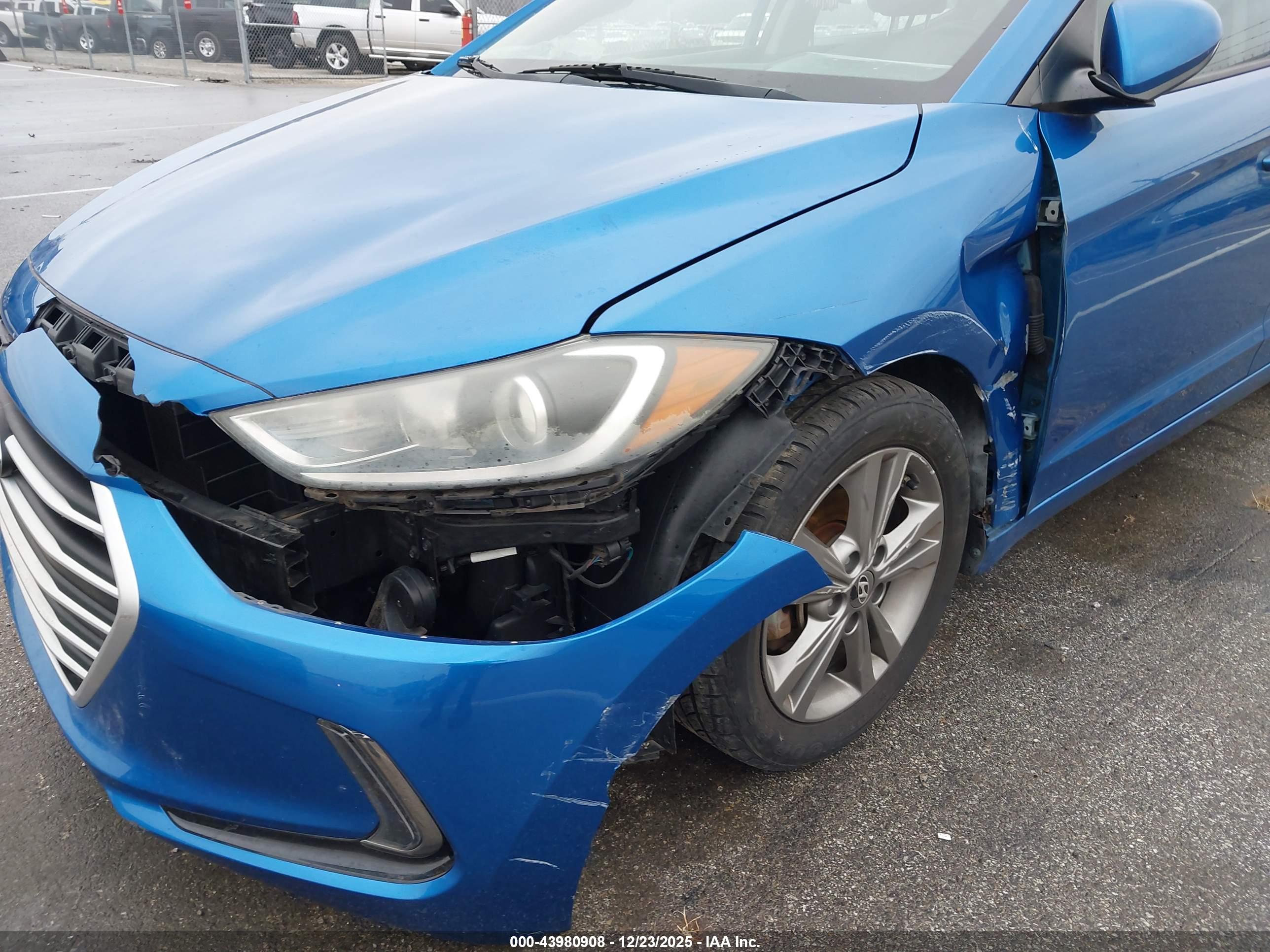 HYUNDAI ELANTRA image 6