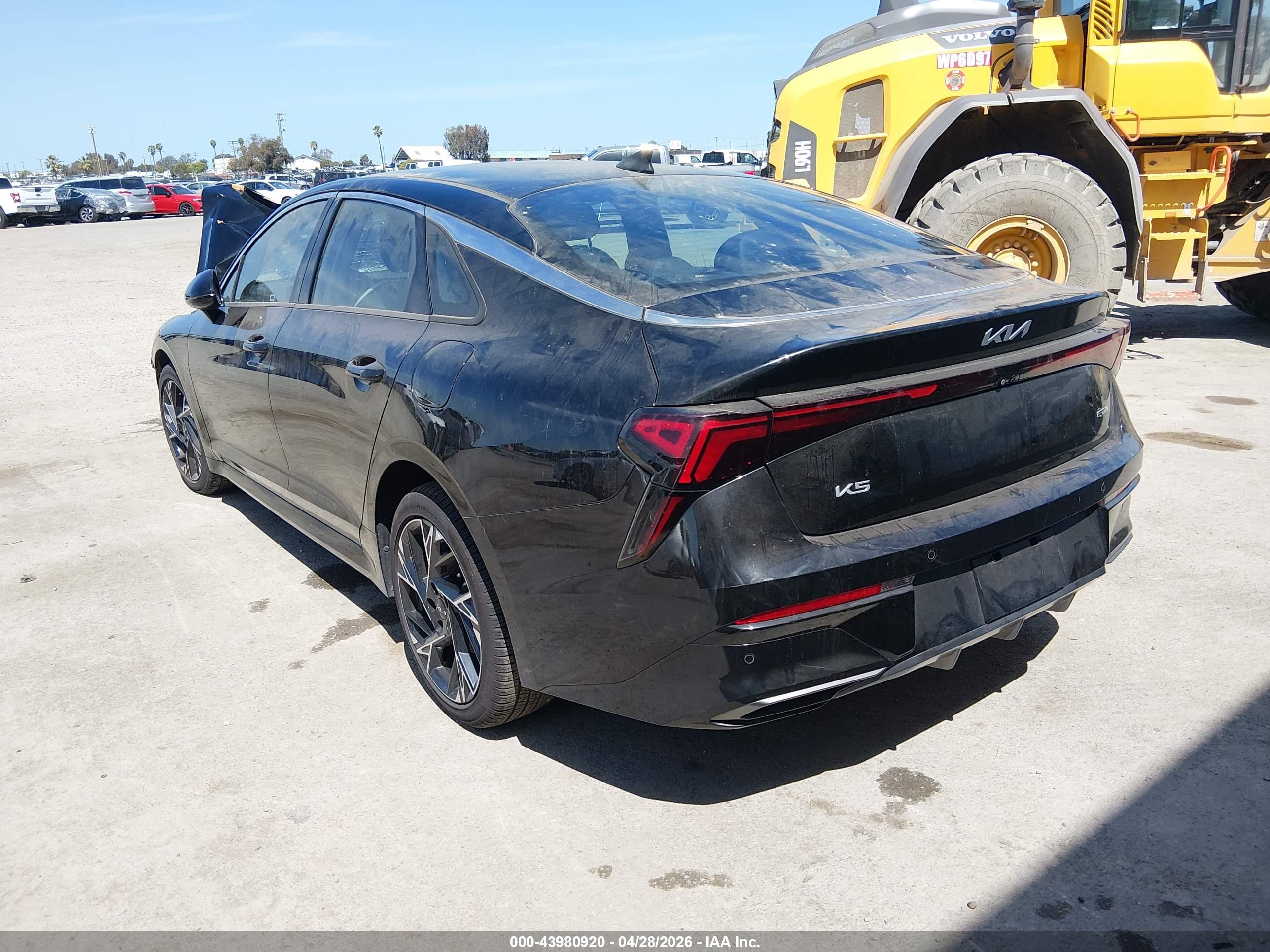 KIA K5 image 3