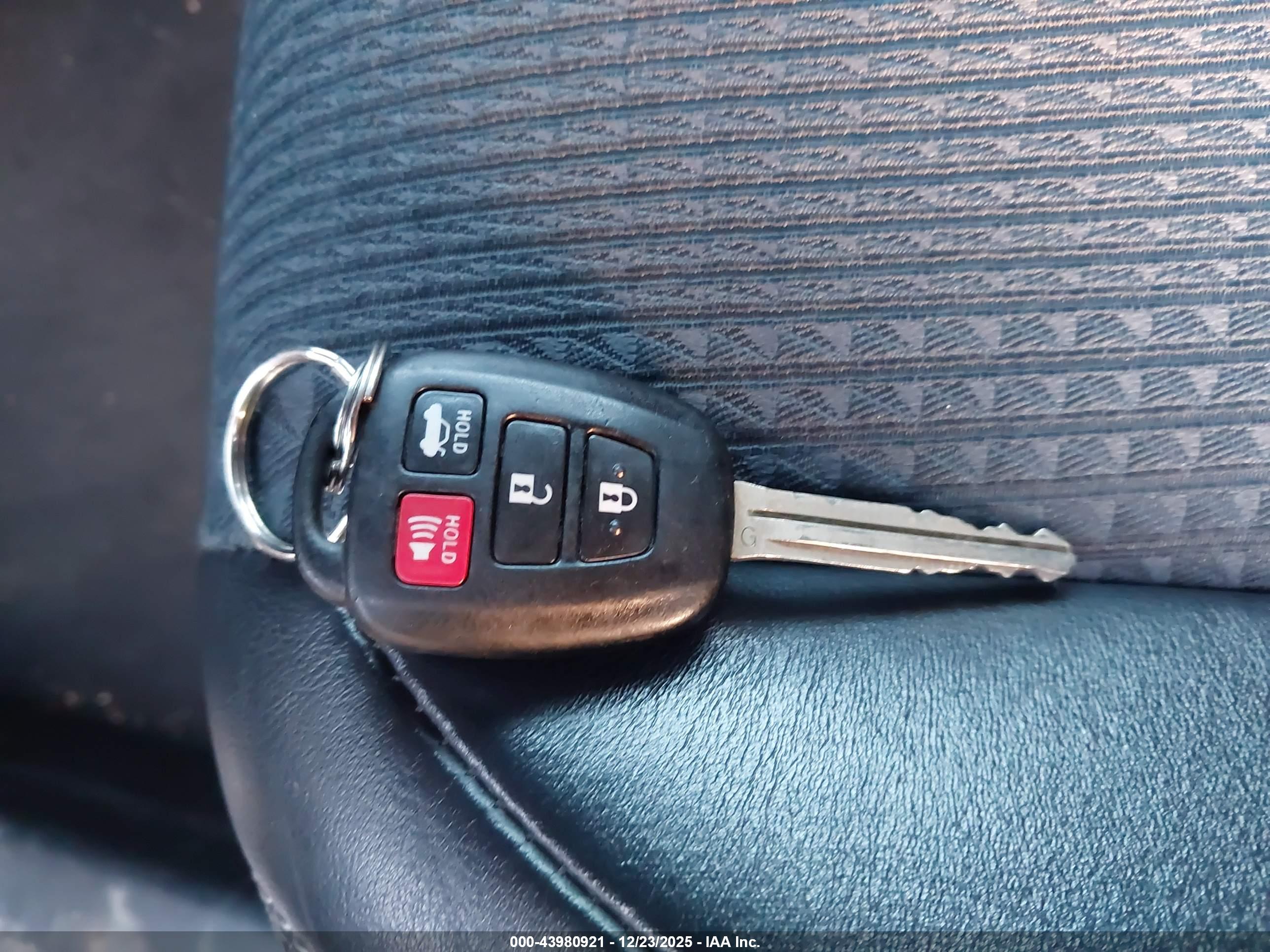 TOYOTA CAMRY image 11