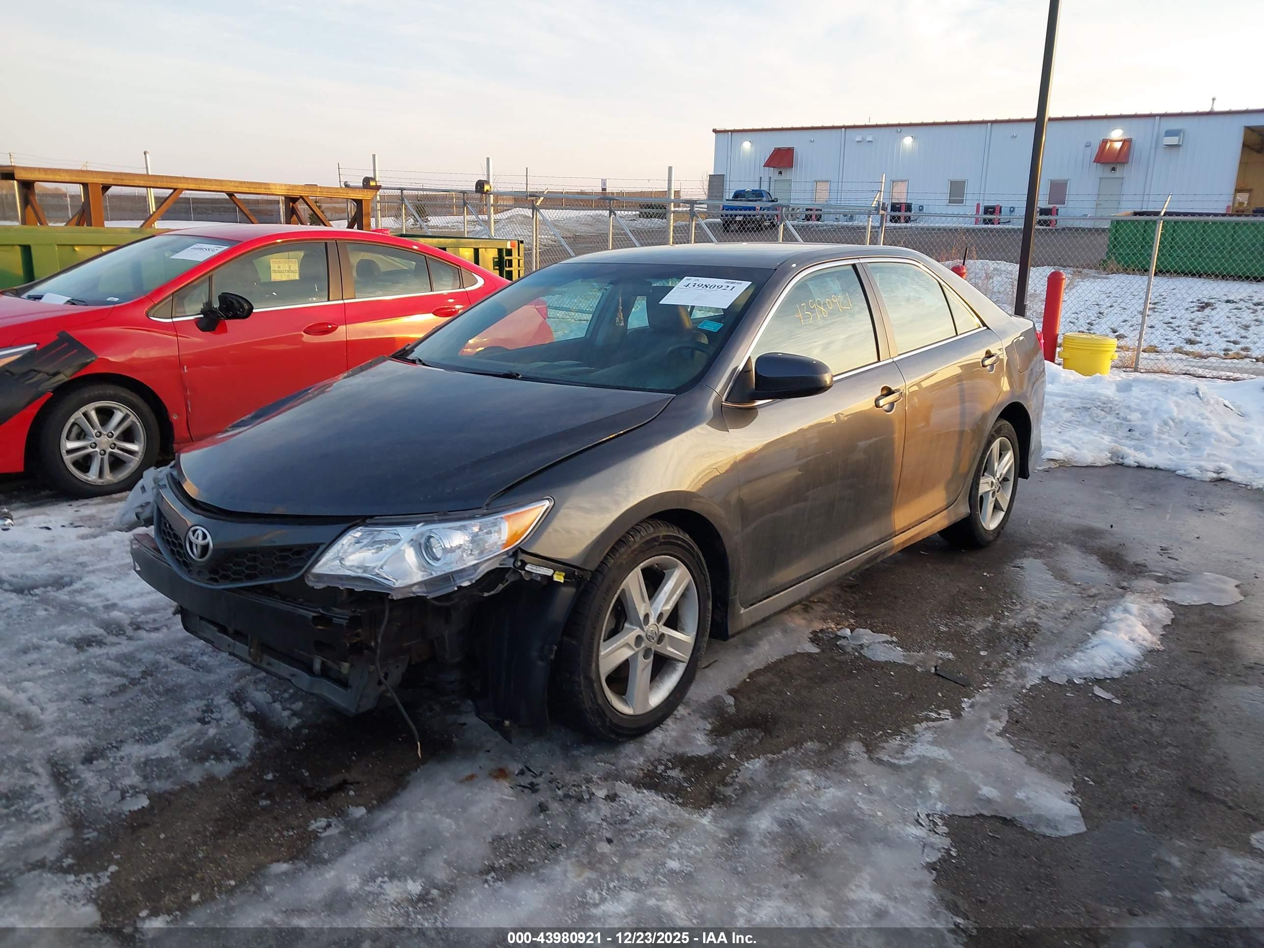 TOYOTA CAMRY image 2