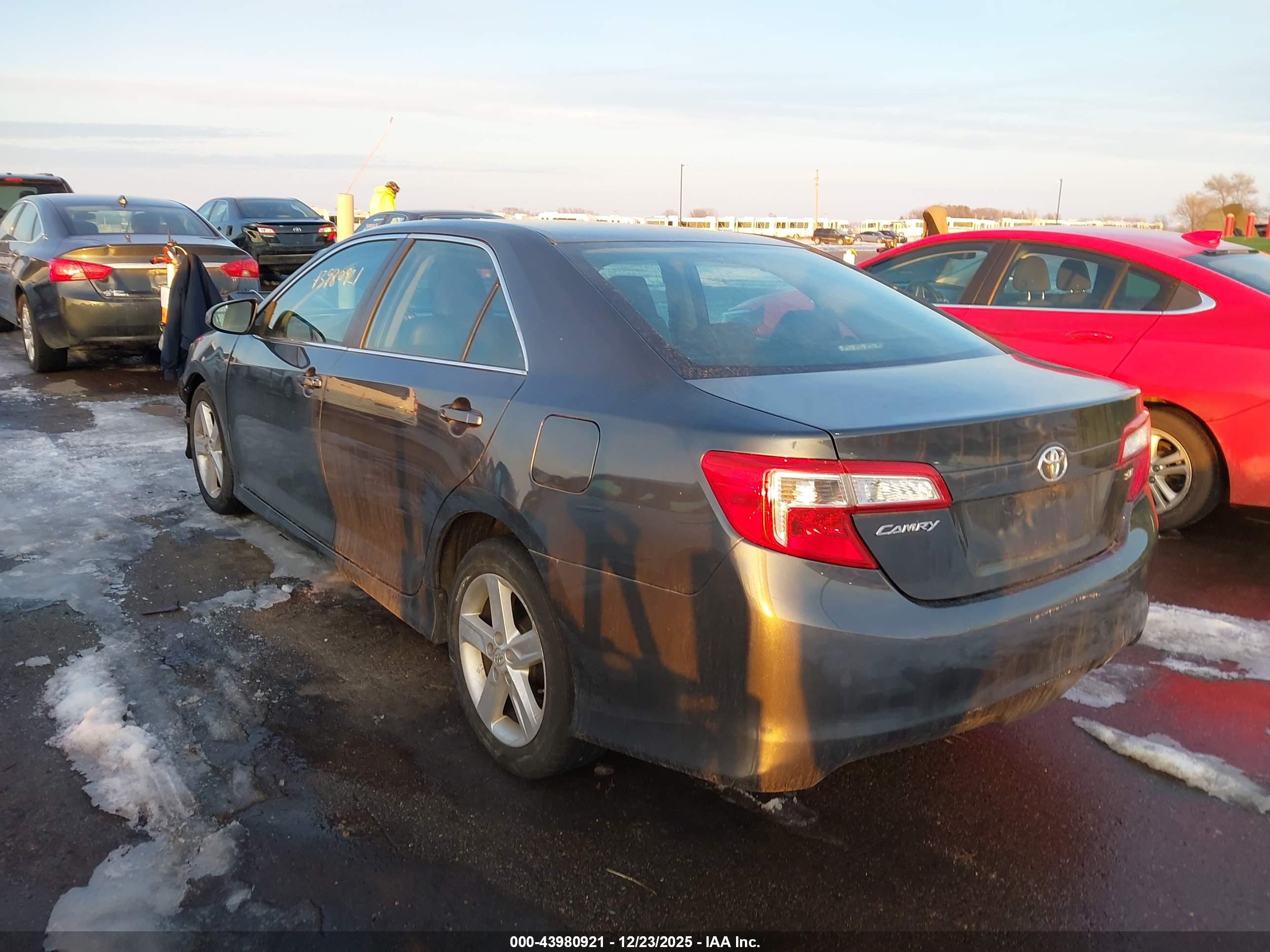 TOYOTA CAMRY image 3