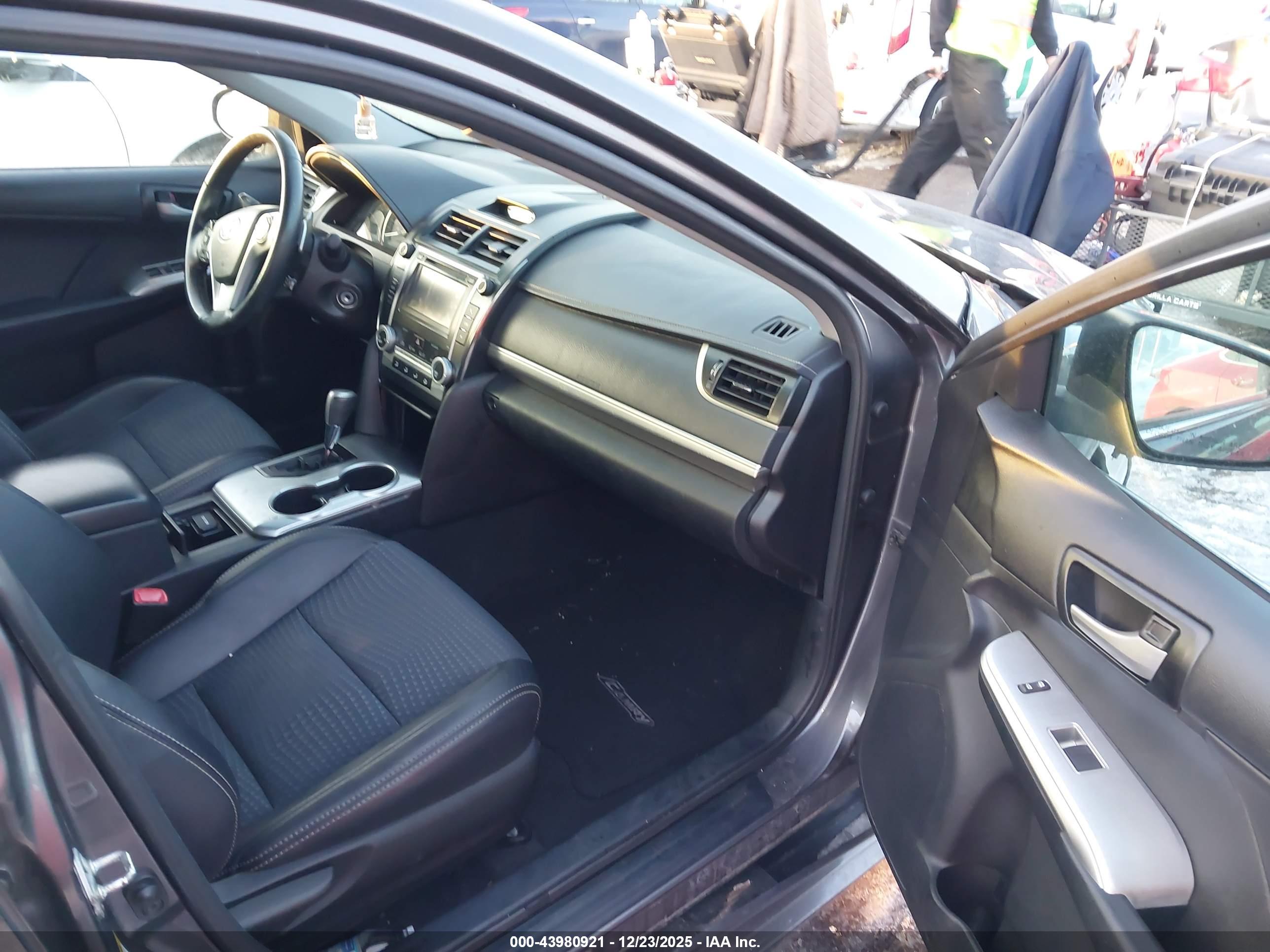 TOYOTA CAMRY image 5