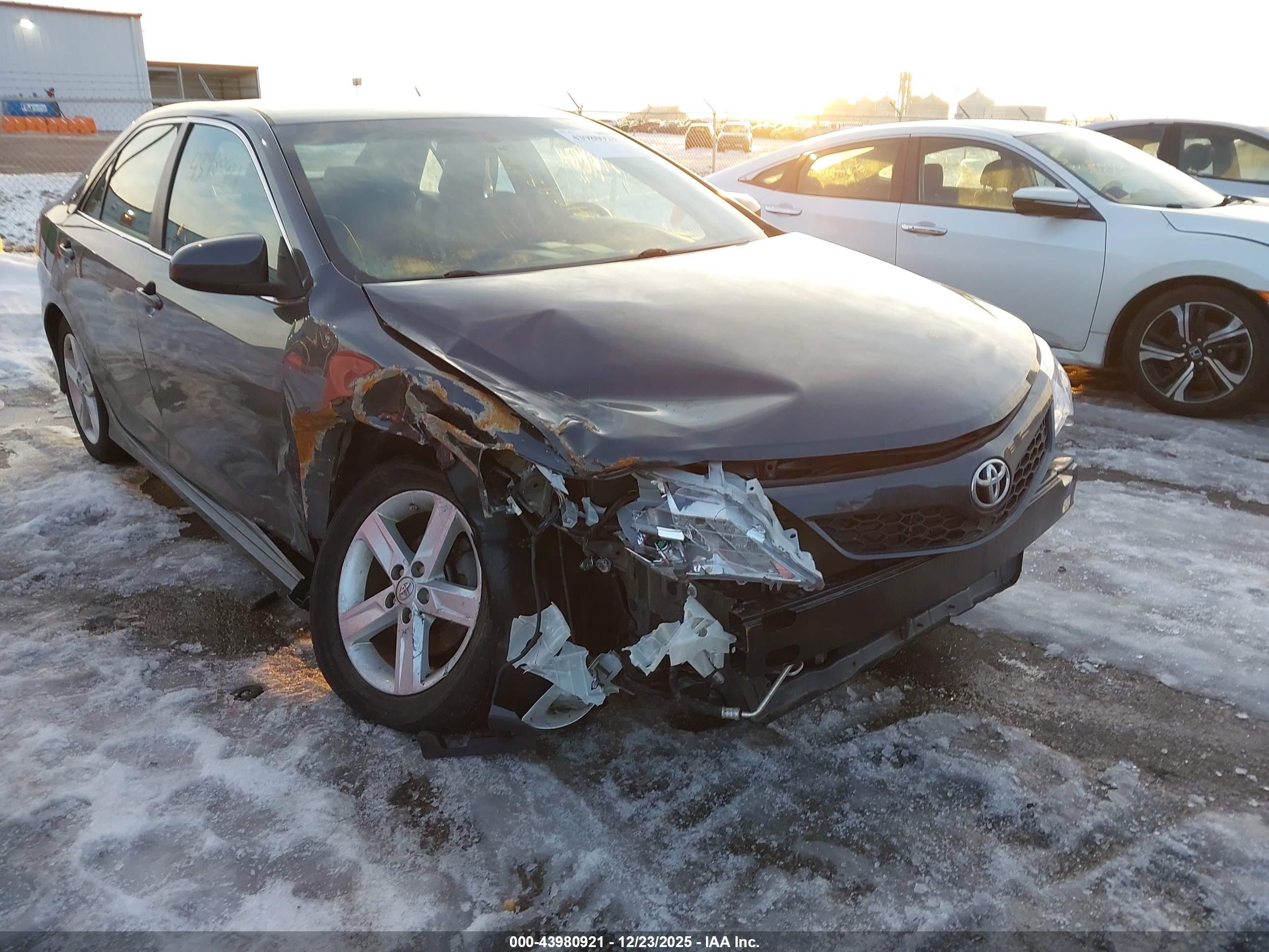 TOYOTA CAMRY image 6