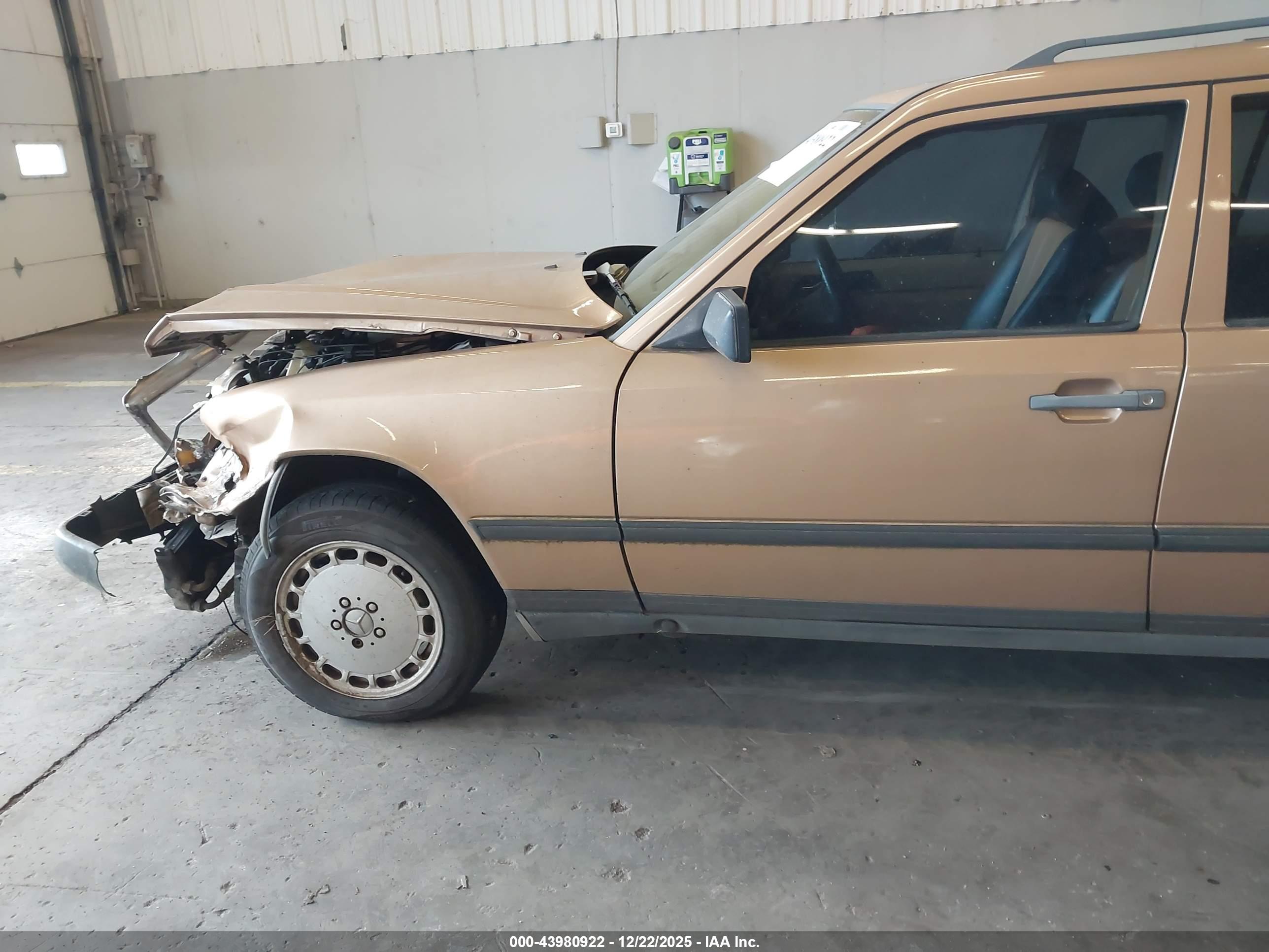 MERCEDES-BENZ 300 image 6