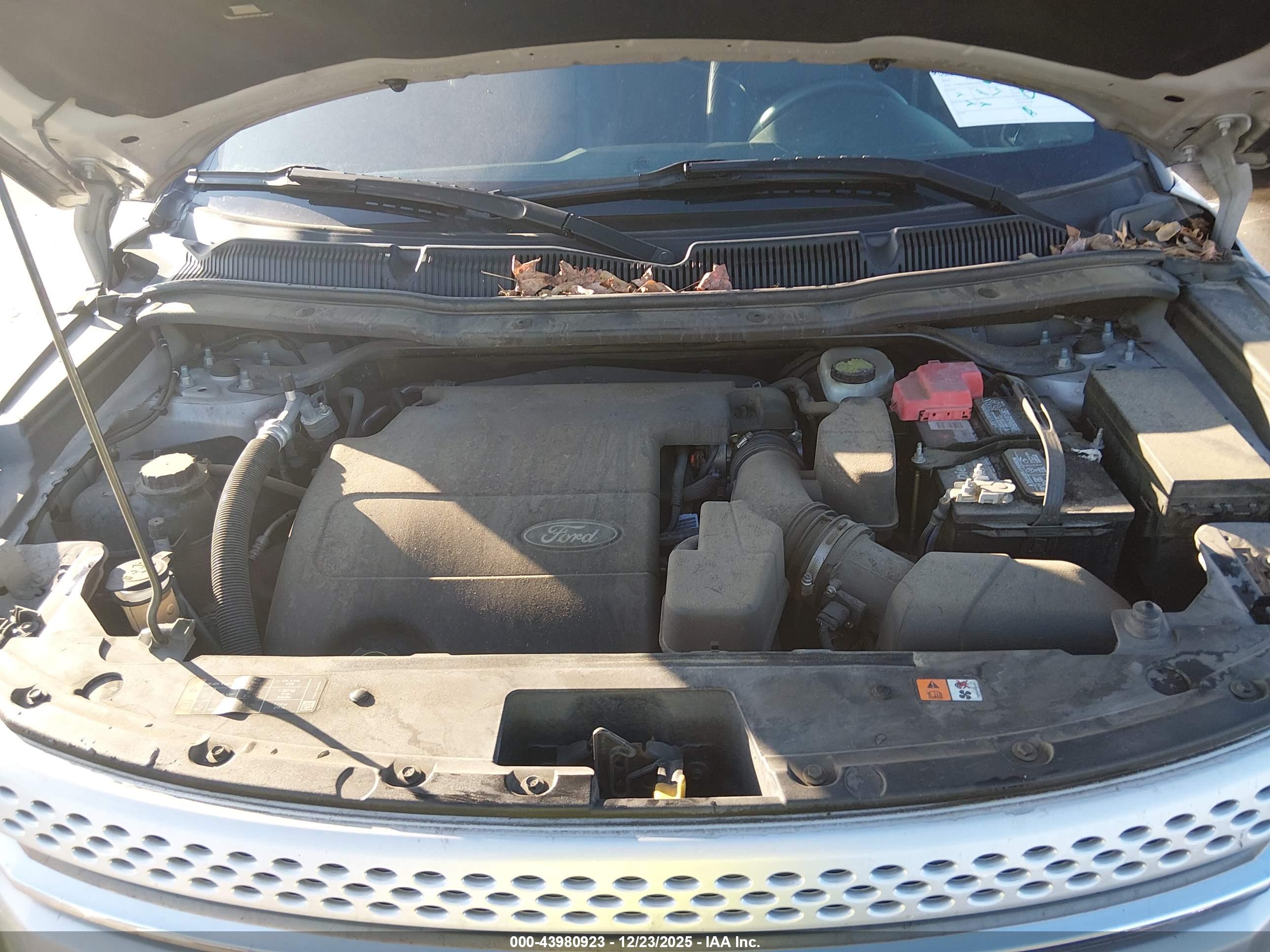 FORD EXPLORER image 10