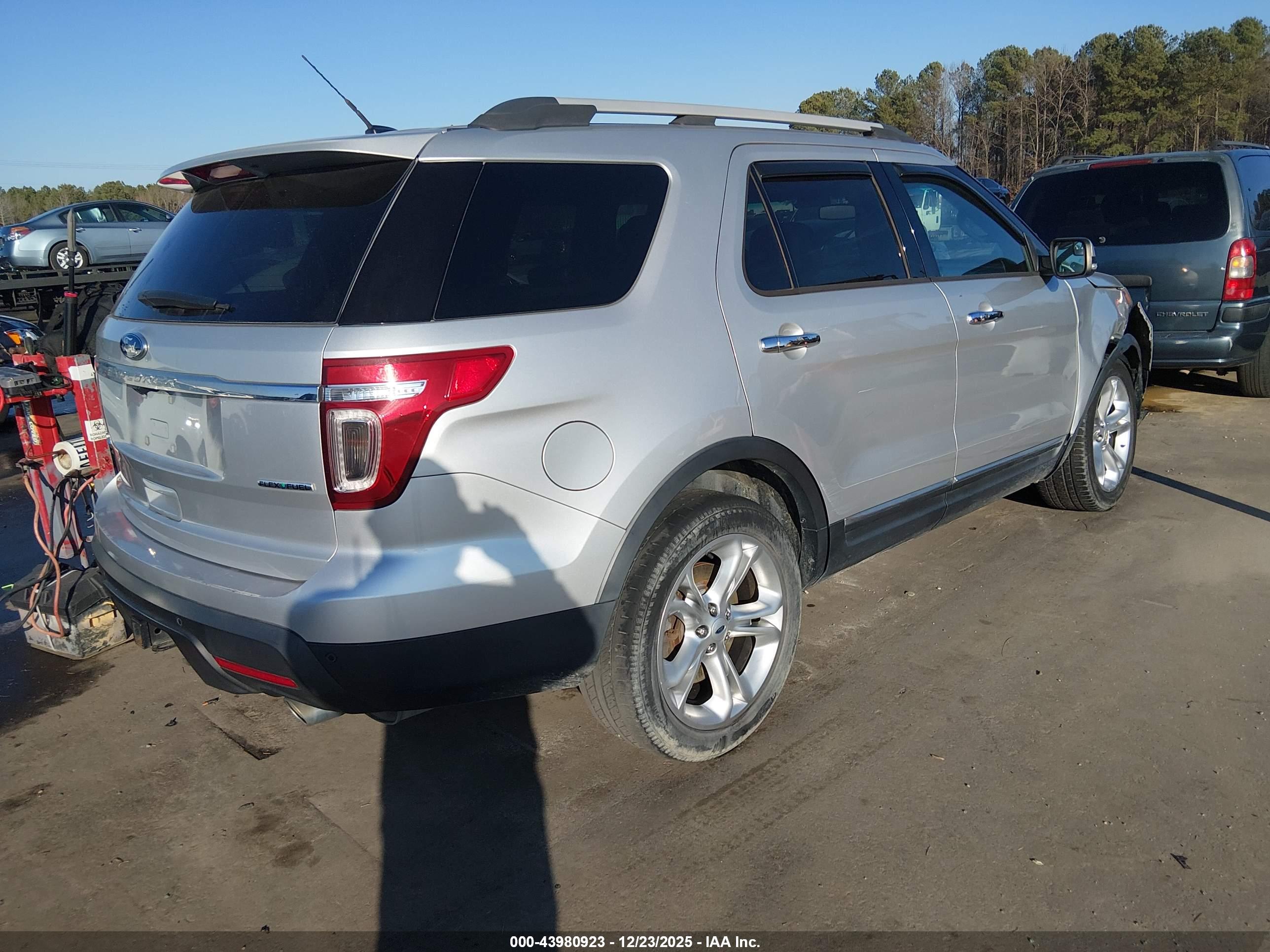 FORD EXPLORER image 4
