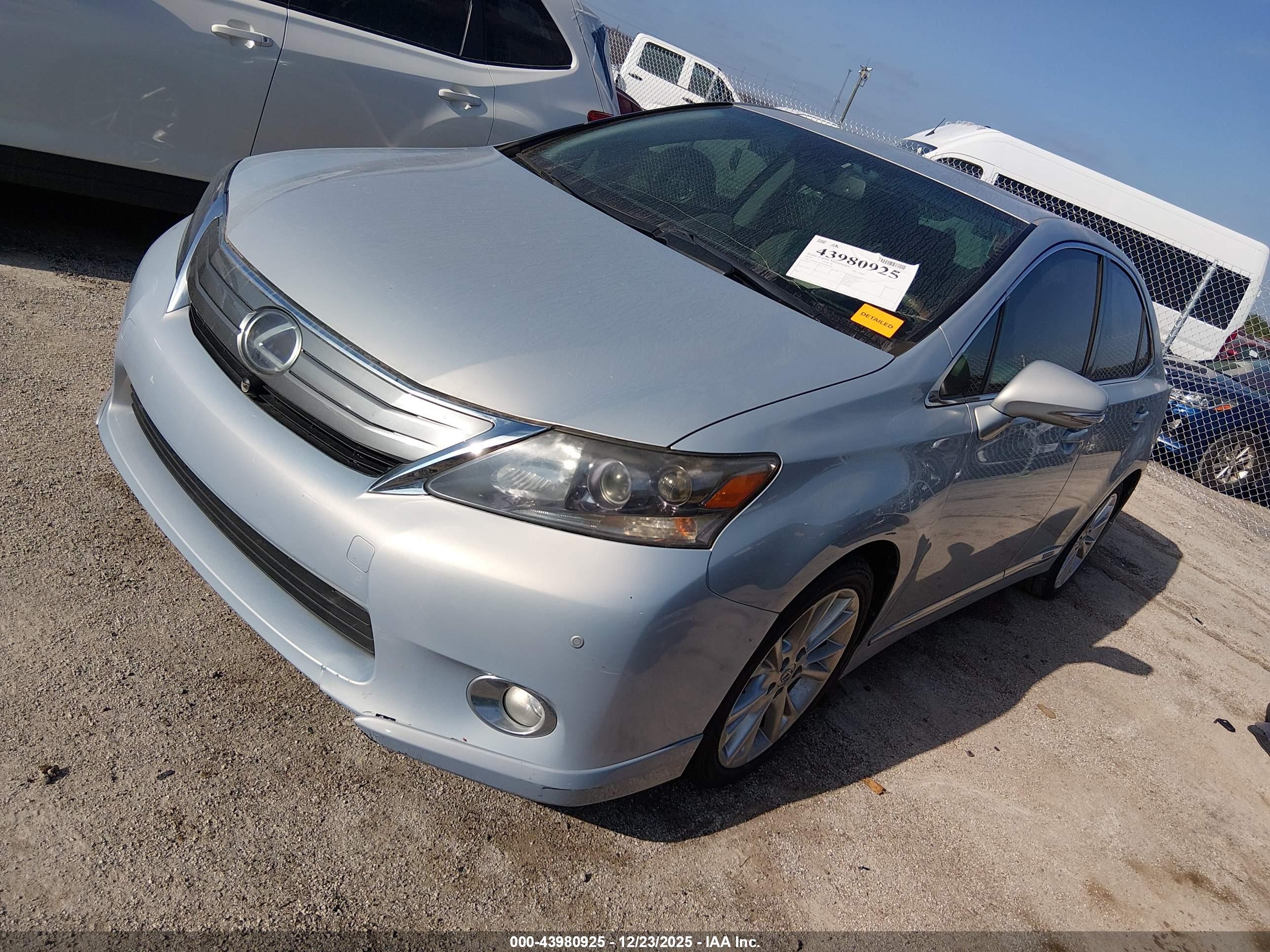 LEXUS HS image 2