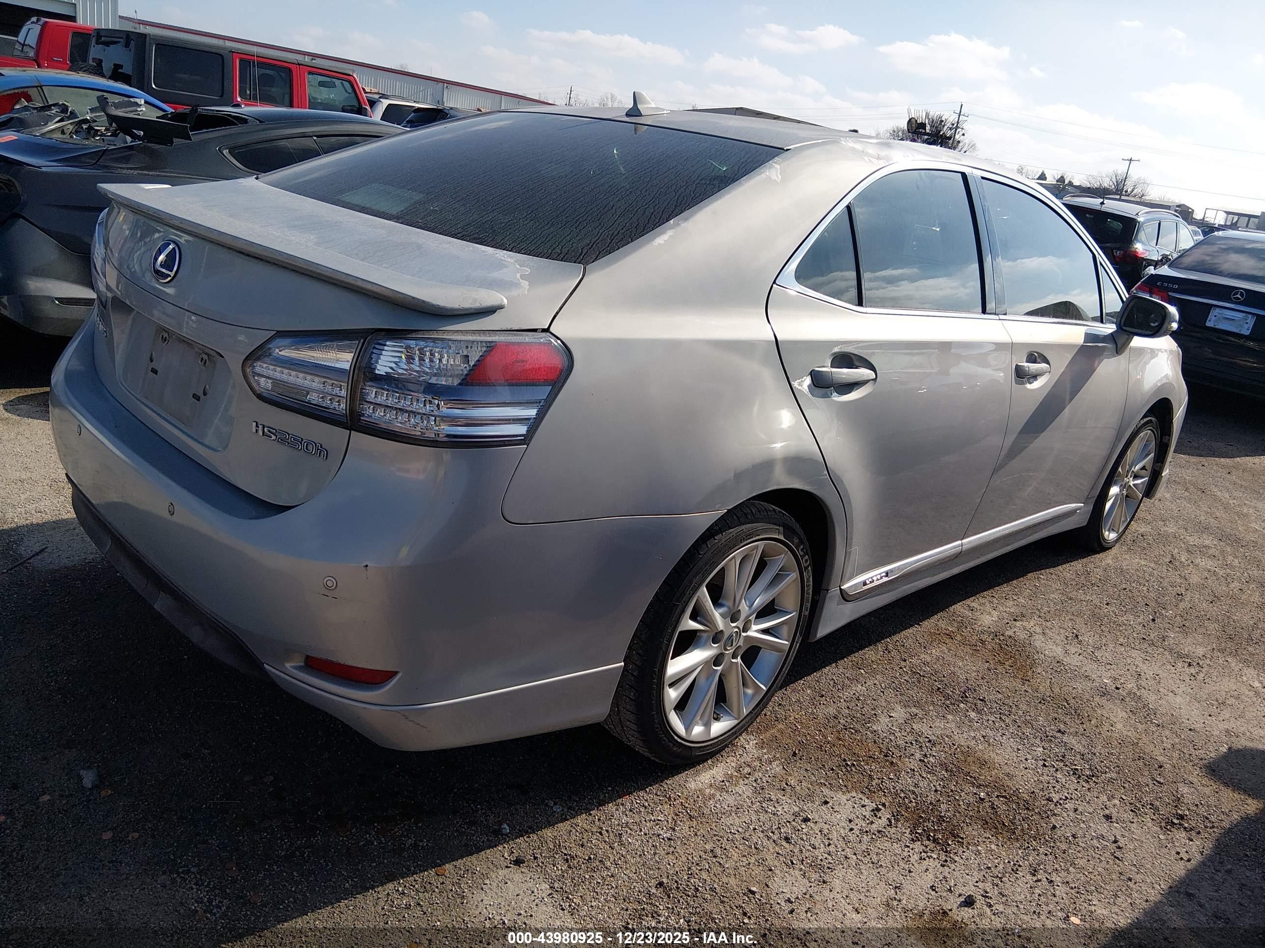 LEXUS HS image 4