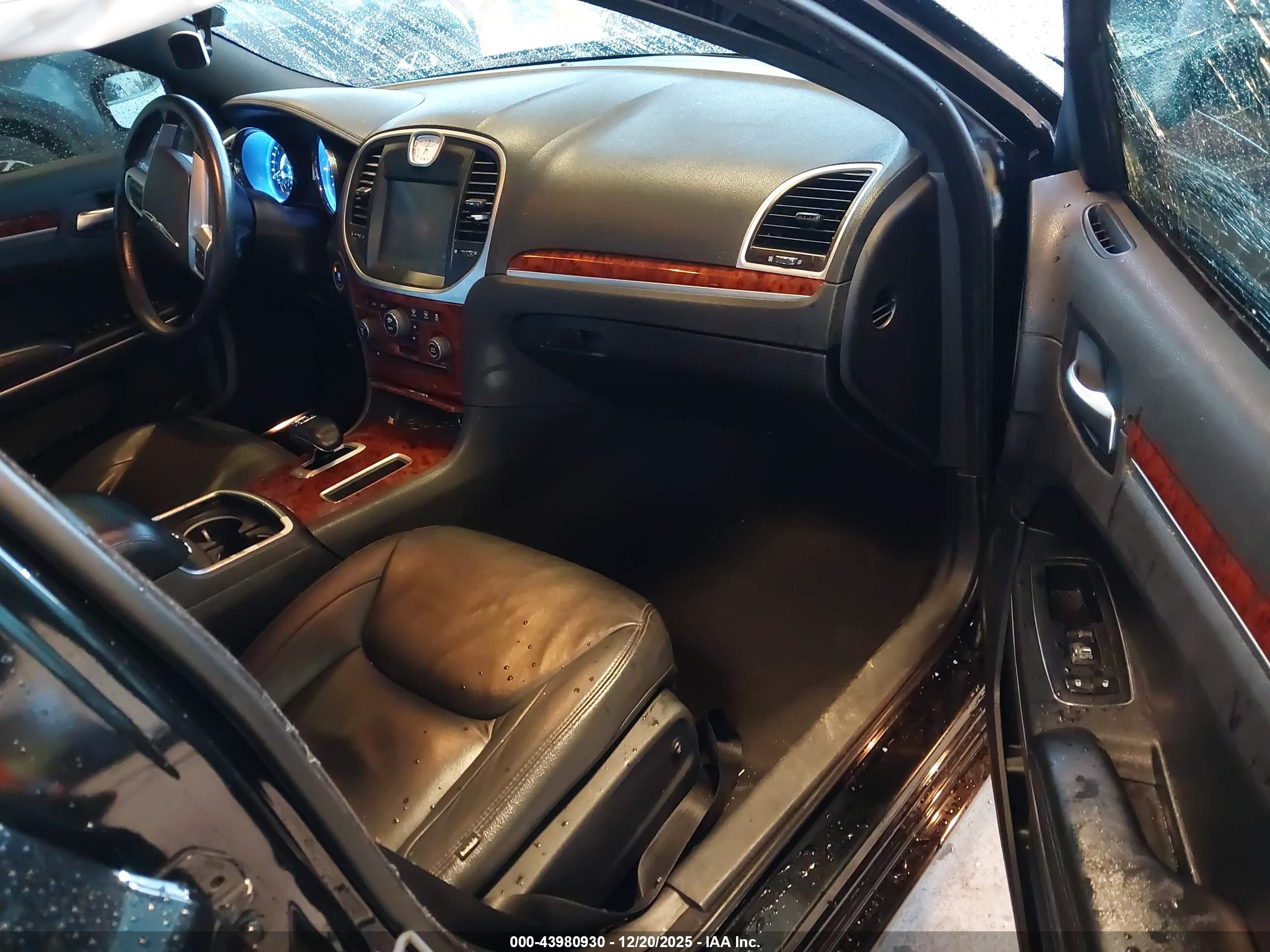 CHRYSLER 300 image 5