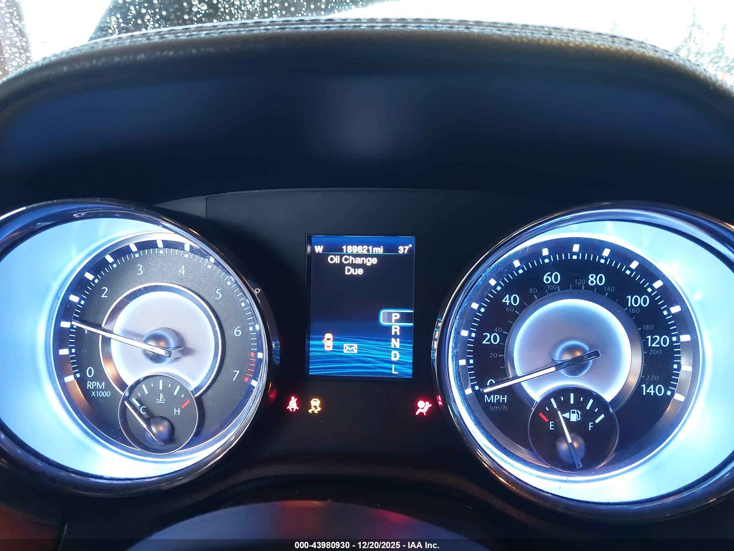 CHRYSLER 300 image 7